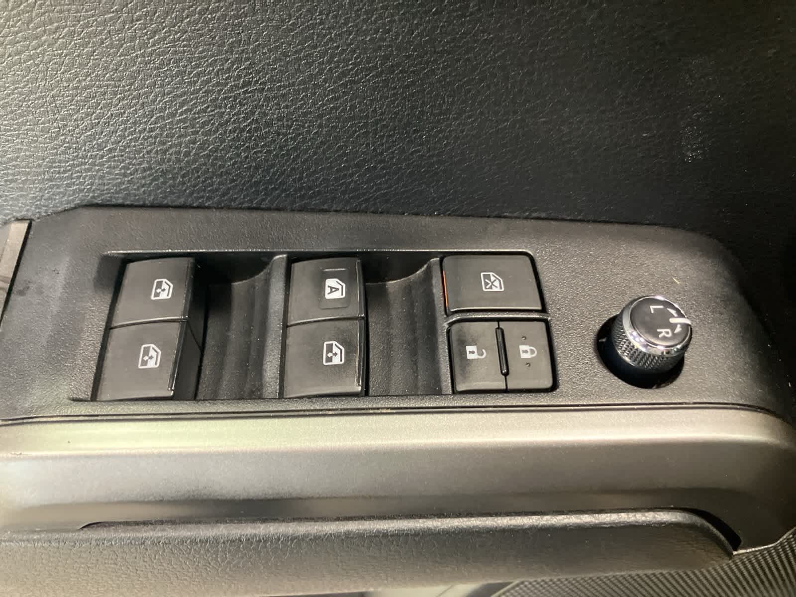 Thumbnail: 2017 Toyota Tacoma - 12