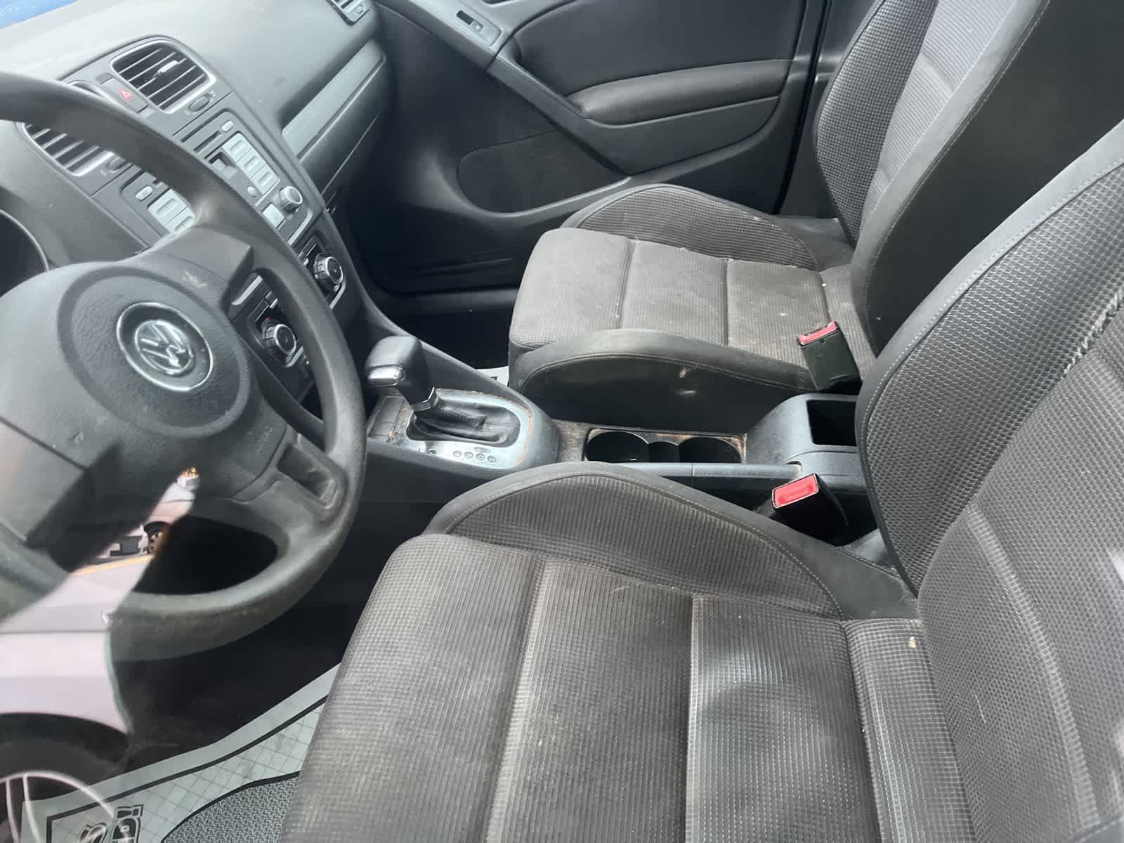 Thumbnail: 2010 Volkswagen Golf - 24