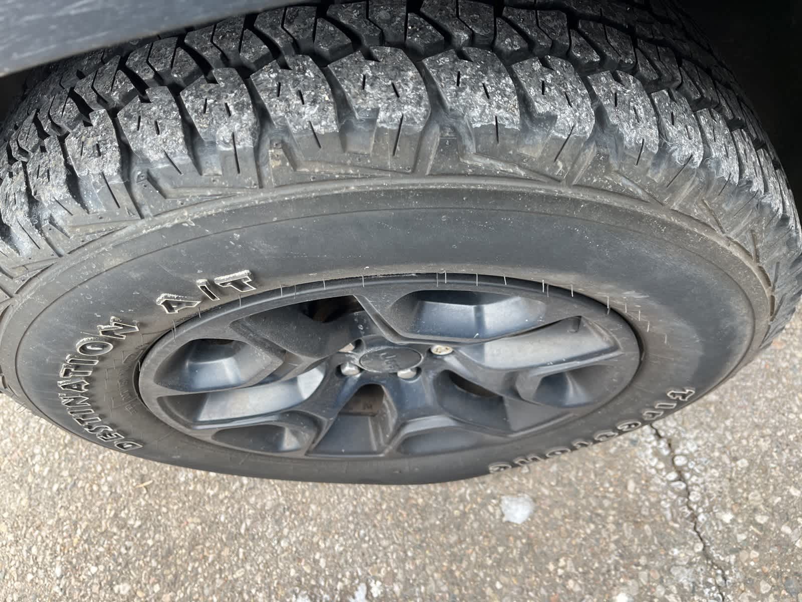 Thumbnail: 2020 Jeep Cherokee - 27