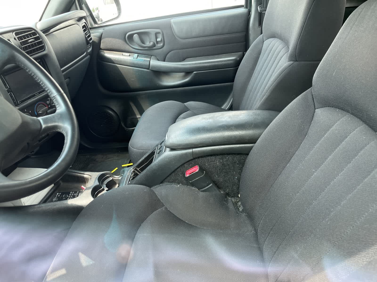 2003 Chevrolet S-10 LS 24