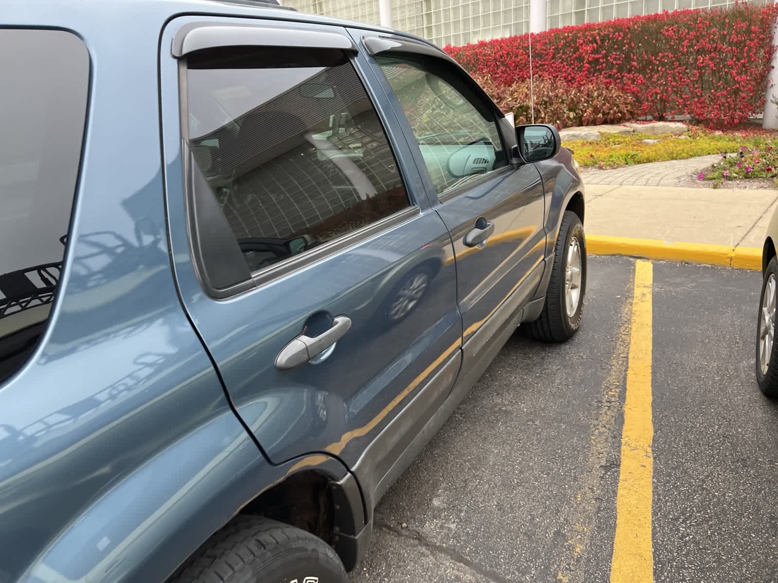 Thumbnail: 2005 Ford Escape - 20