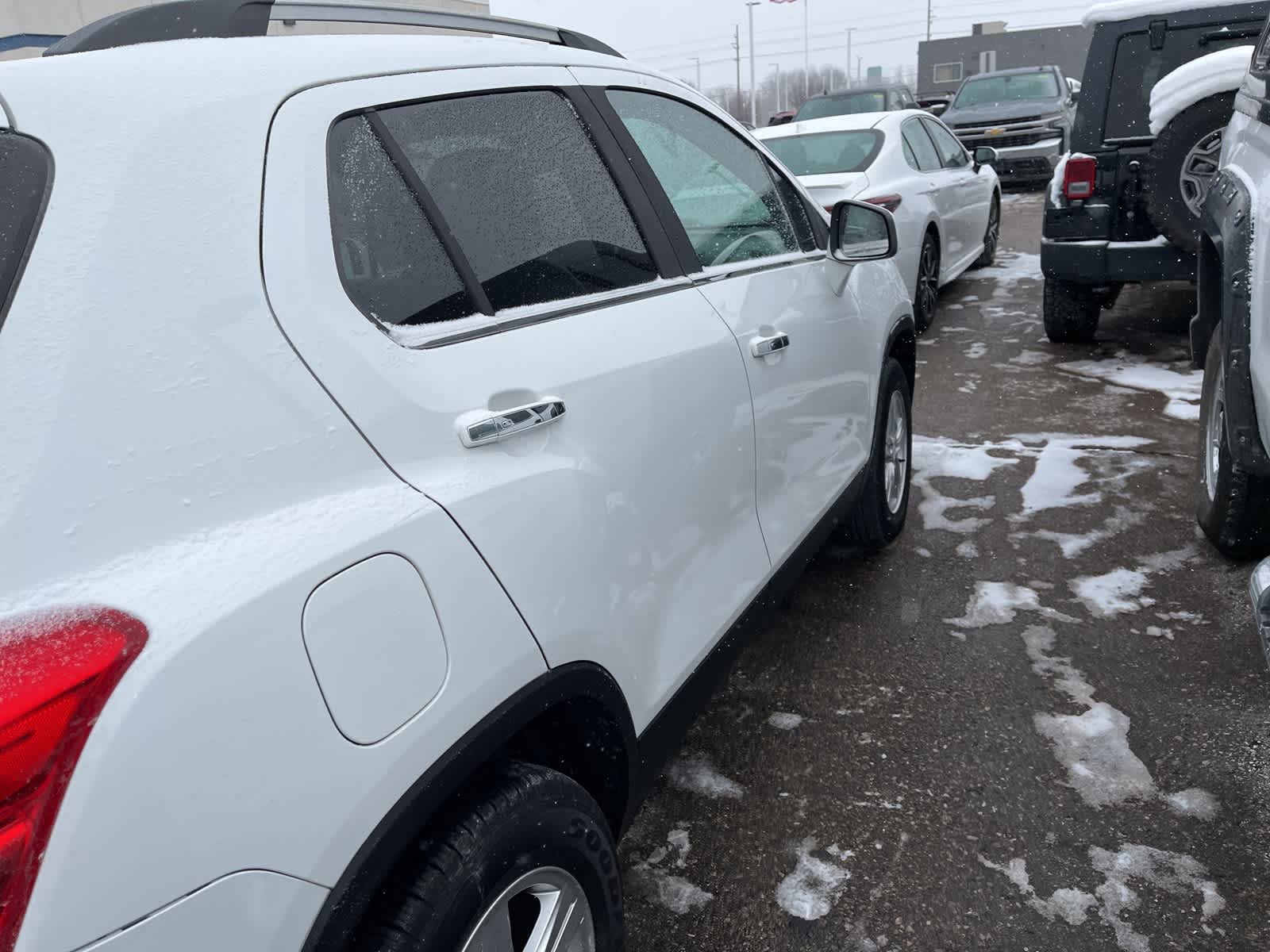 Thumbnail: 2017 Chevrolet Trax - 14