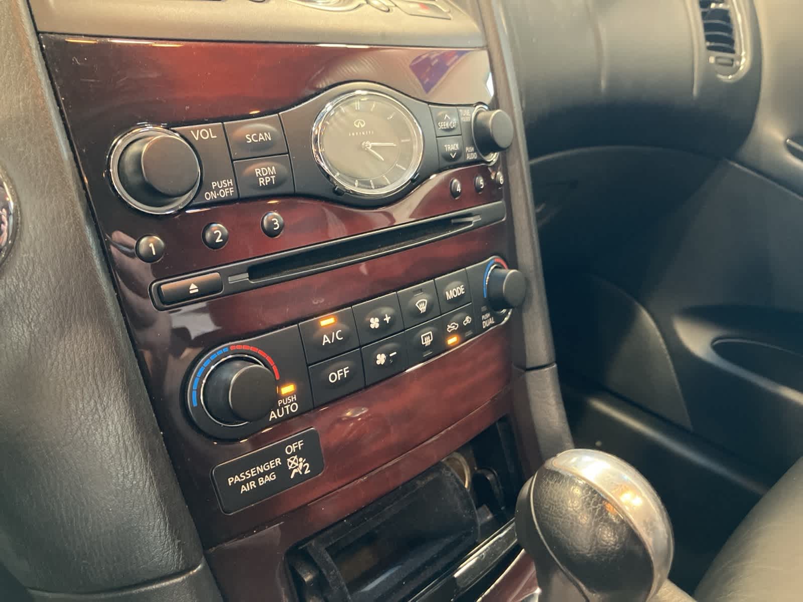 Thumbnail: 2010 INFINITI EX35 - 16