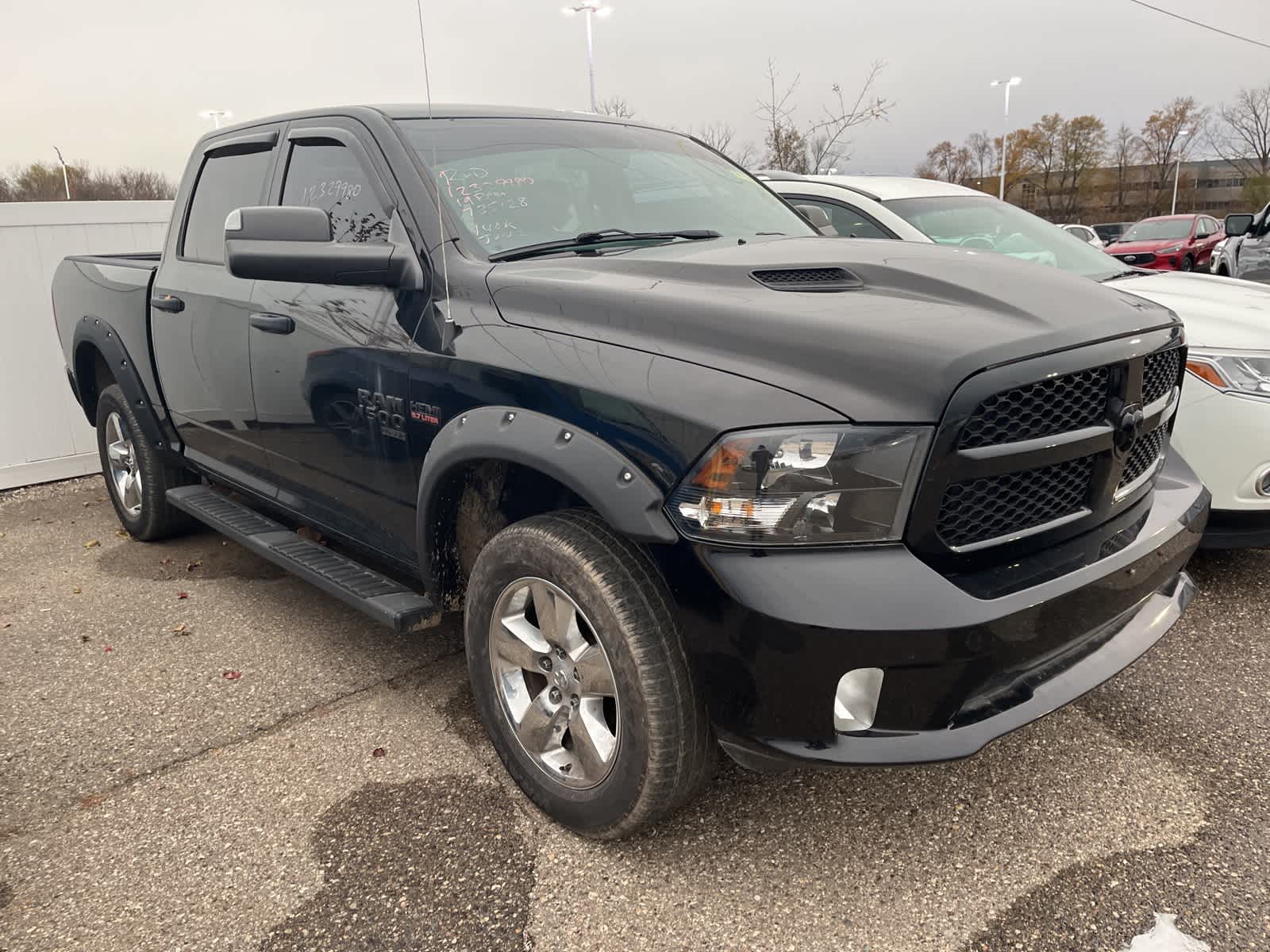 Thumbnail: 2019 RAM 1500 Classic - 16