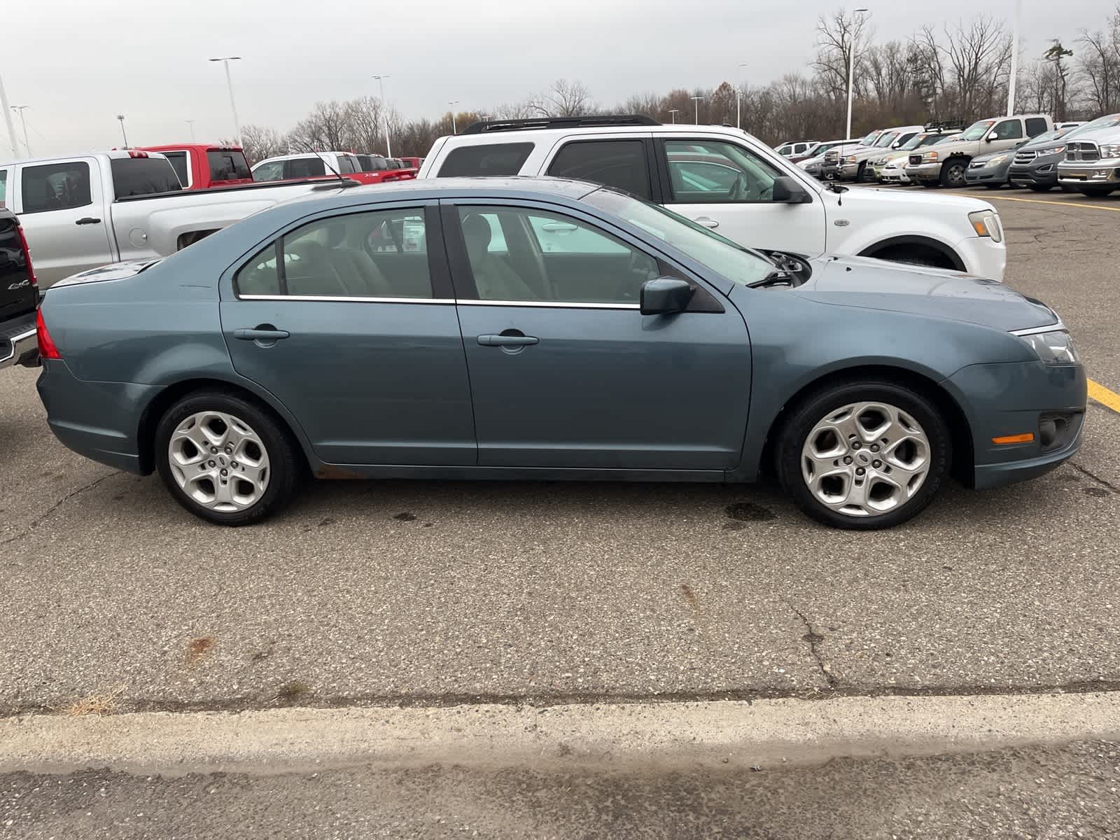 Thumbnail: 2011 Ford Fusion - 18