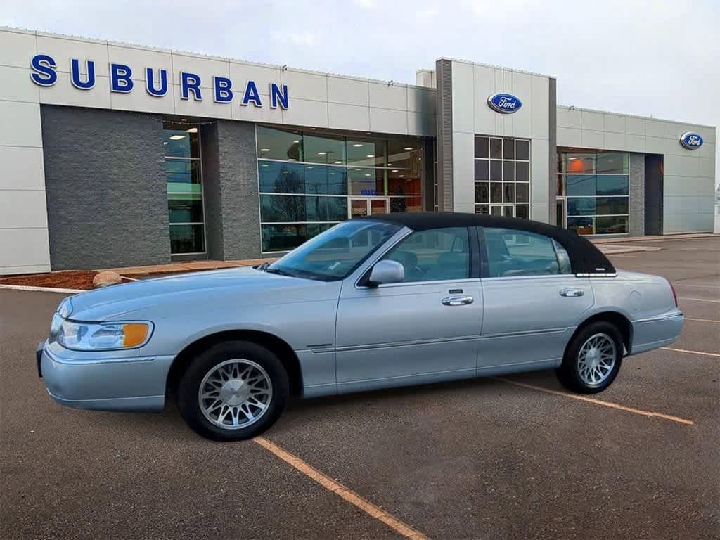 2000 Lincoln Town Car Signature 4