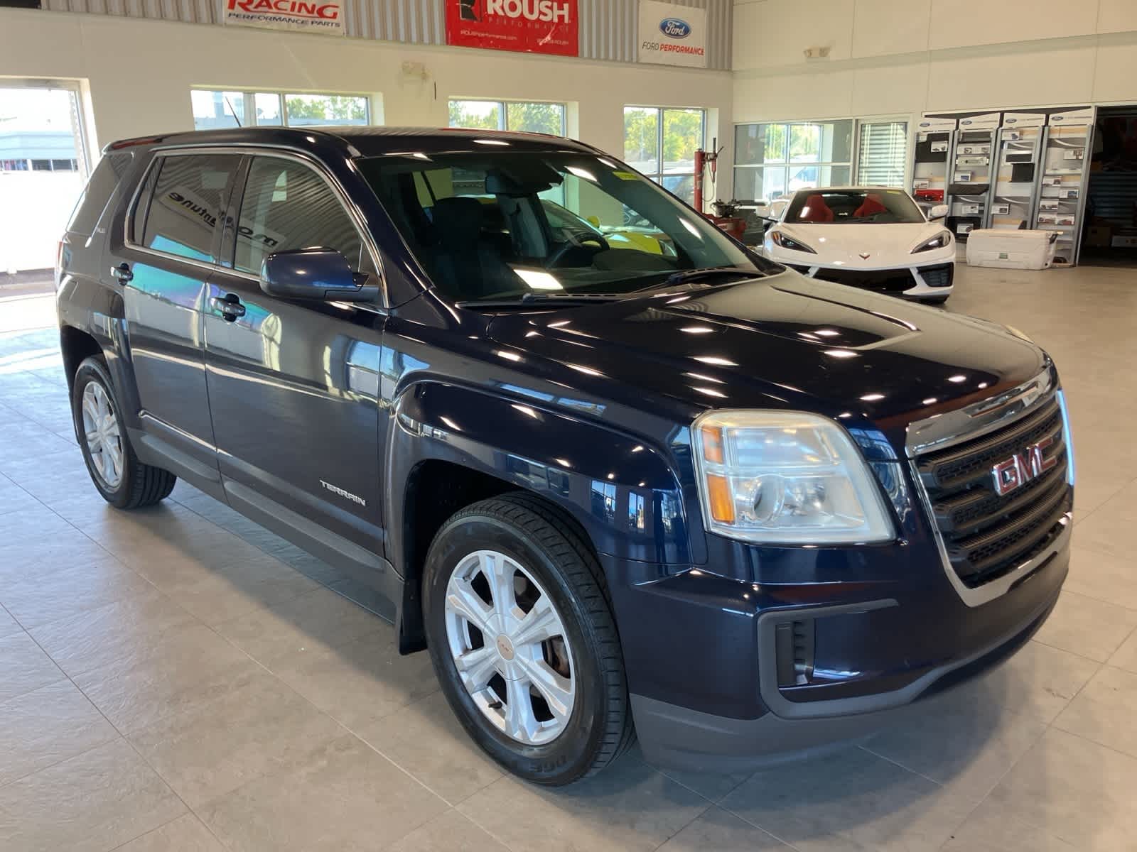 Thumbnail: 2017 GMC Terrain - 3