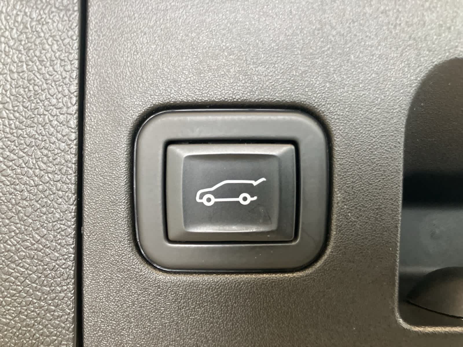 Thumbnail: 2023 Cadillac XT4 - 30