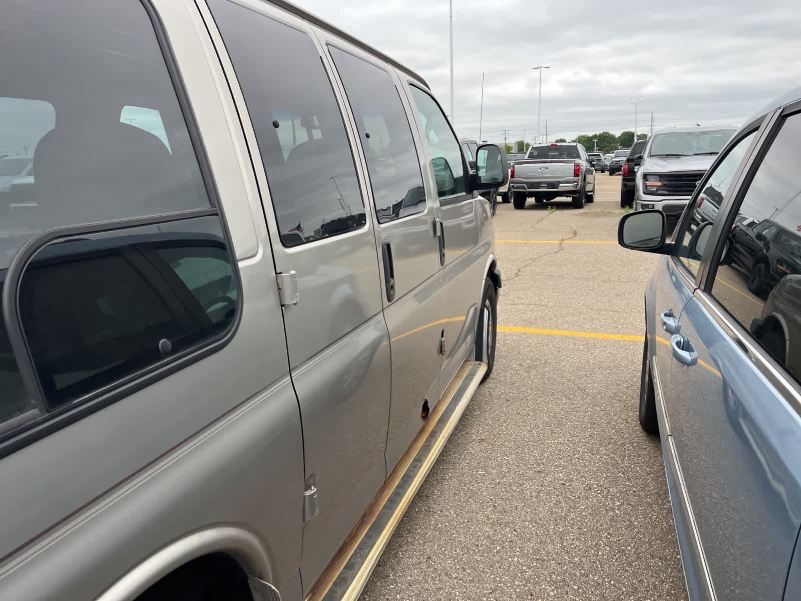 Thumbnail: 2004 GMC Savana - 17