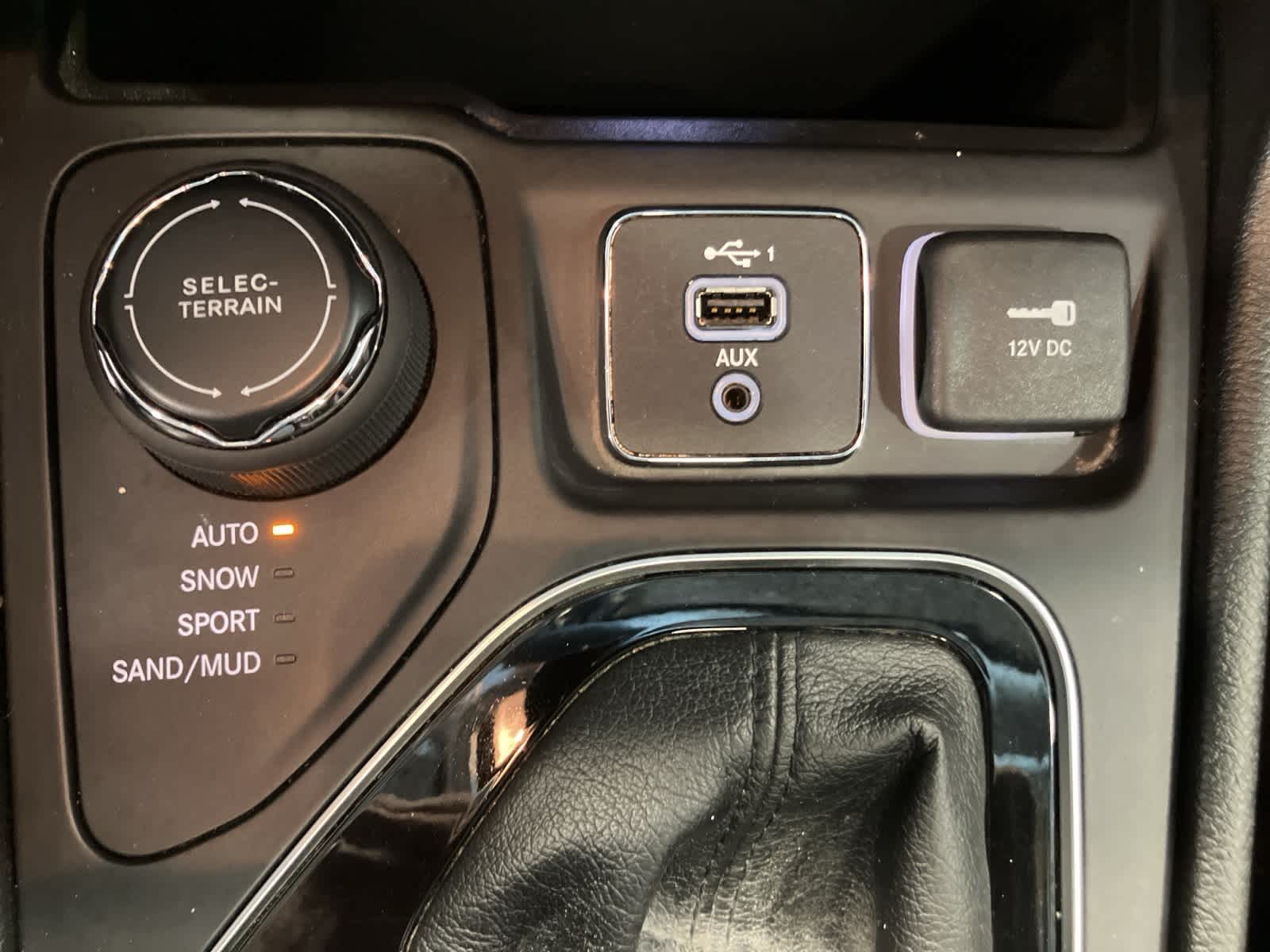 Thumbnail: 2020 Jeep Cherokee - 21