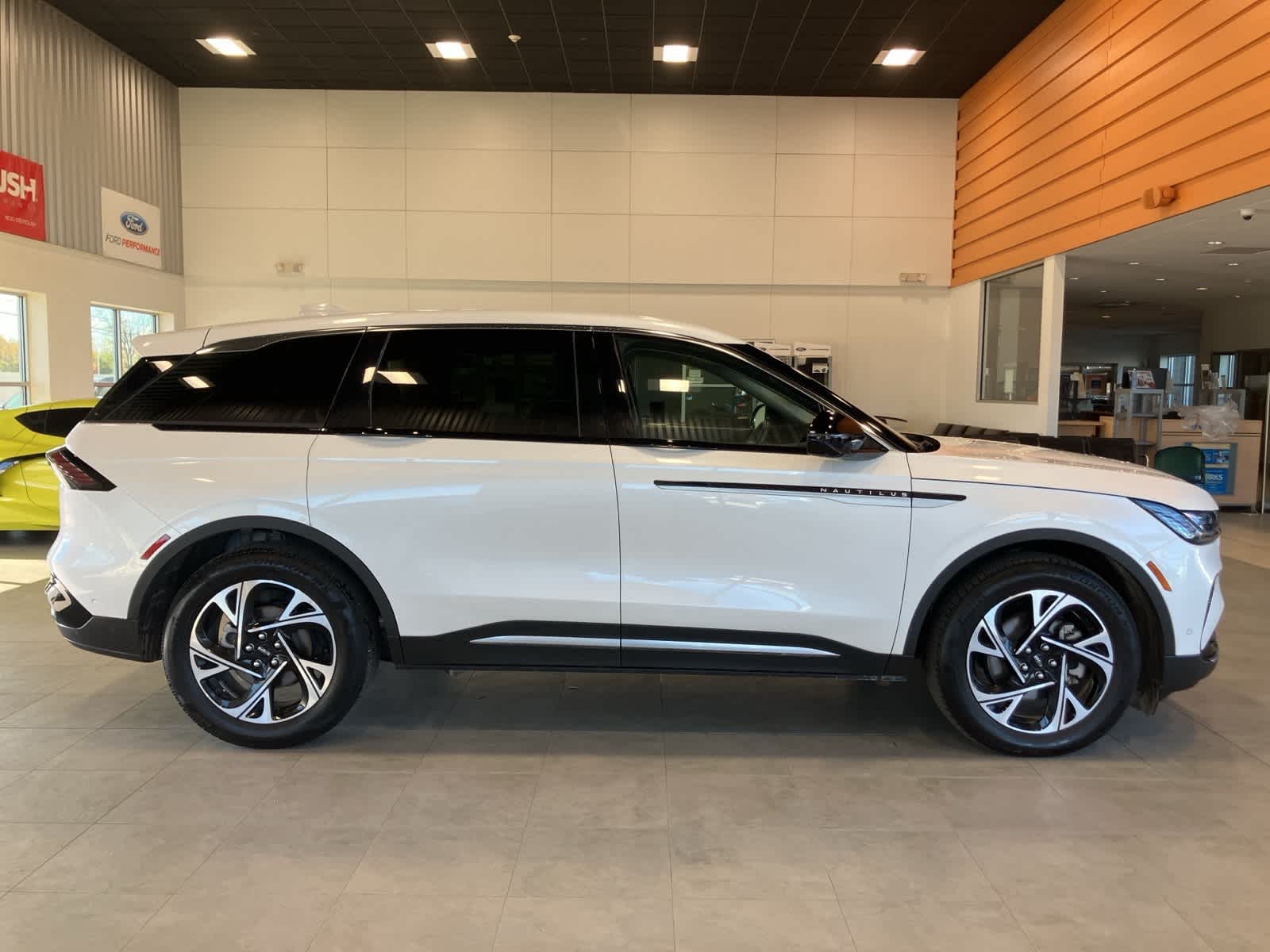 Thumbnail: 2024 Lincoln Nautilus - 4