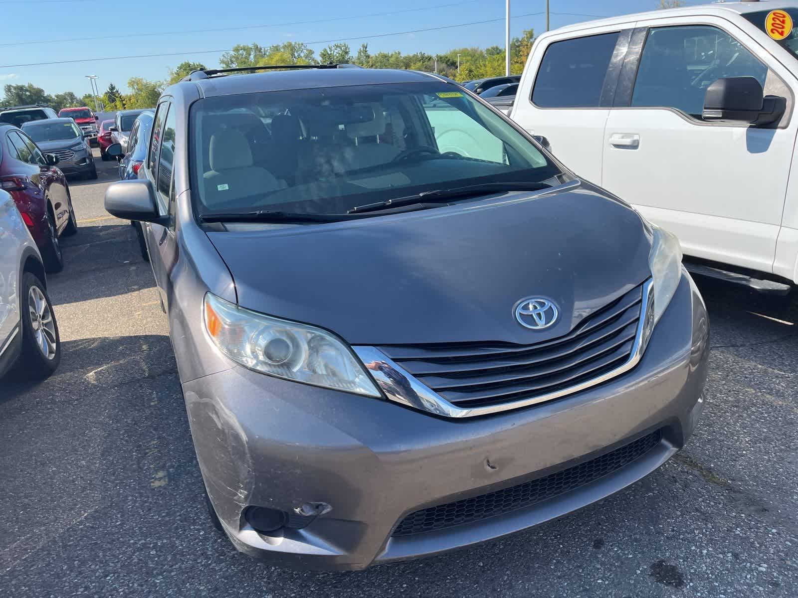 Thumbnail: 2015 Toyota Sienna - 21