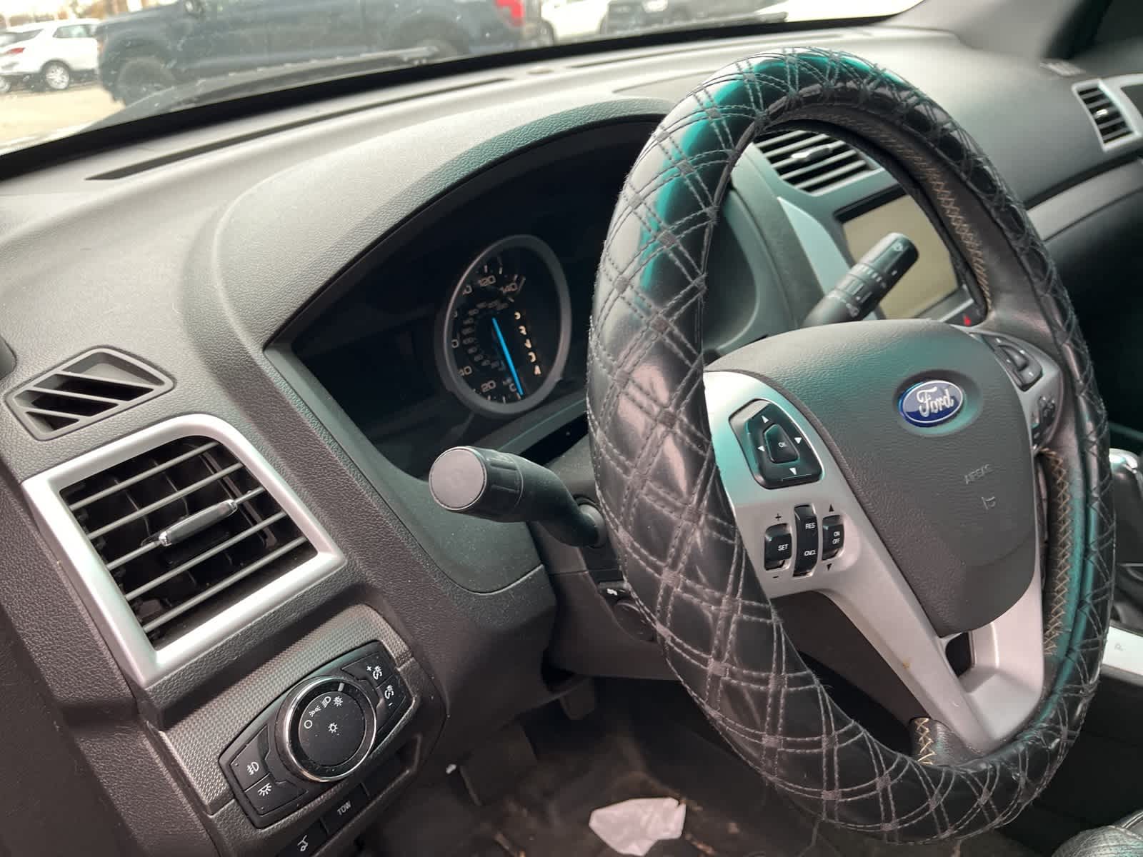 Thumbnail: 2015 Ford Explorer - 28