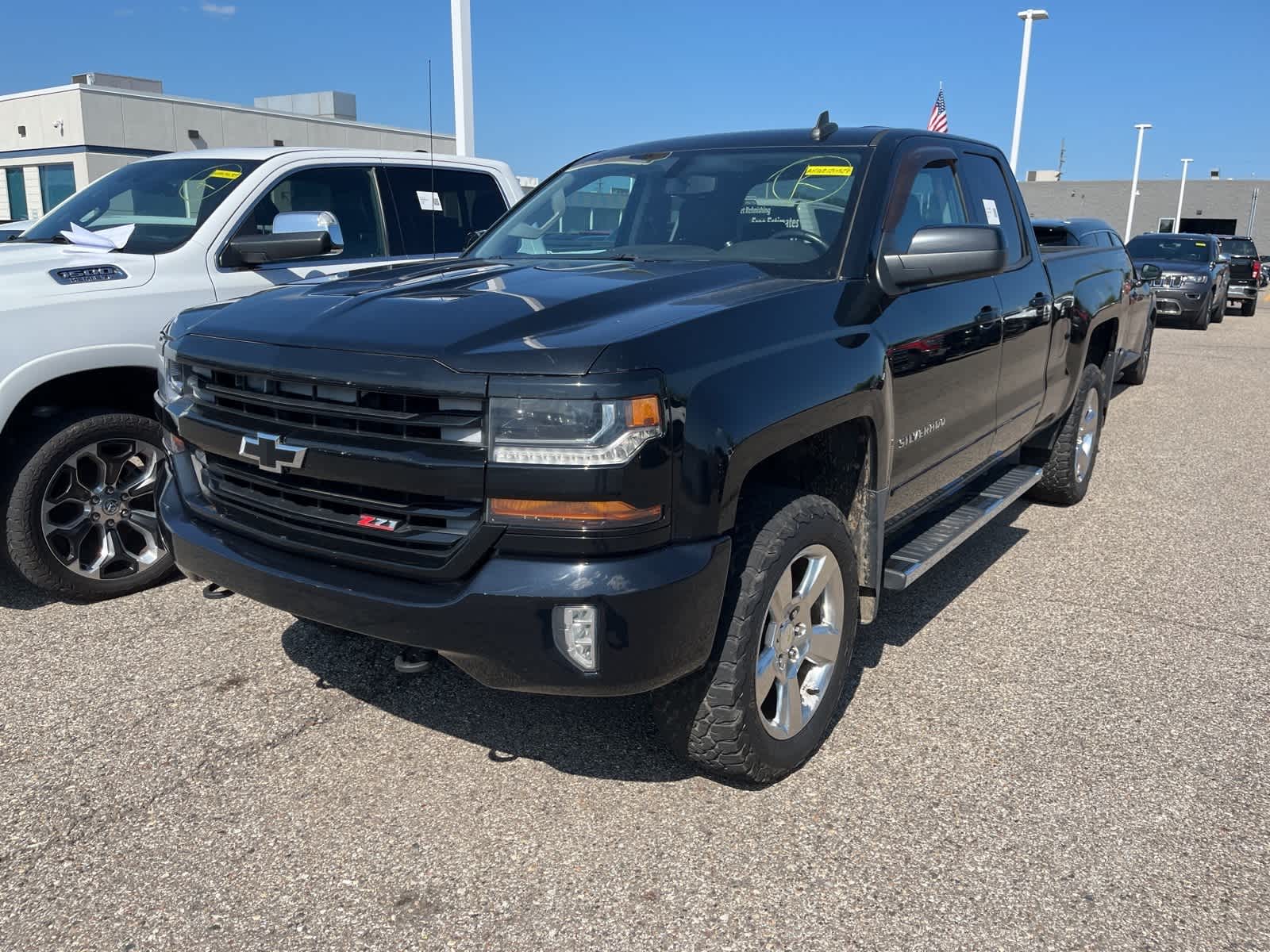 Thumbnail: 2016 Chevrolet Silverado 1500 - 2