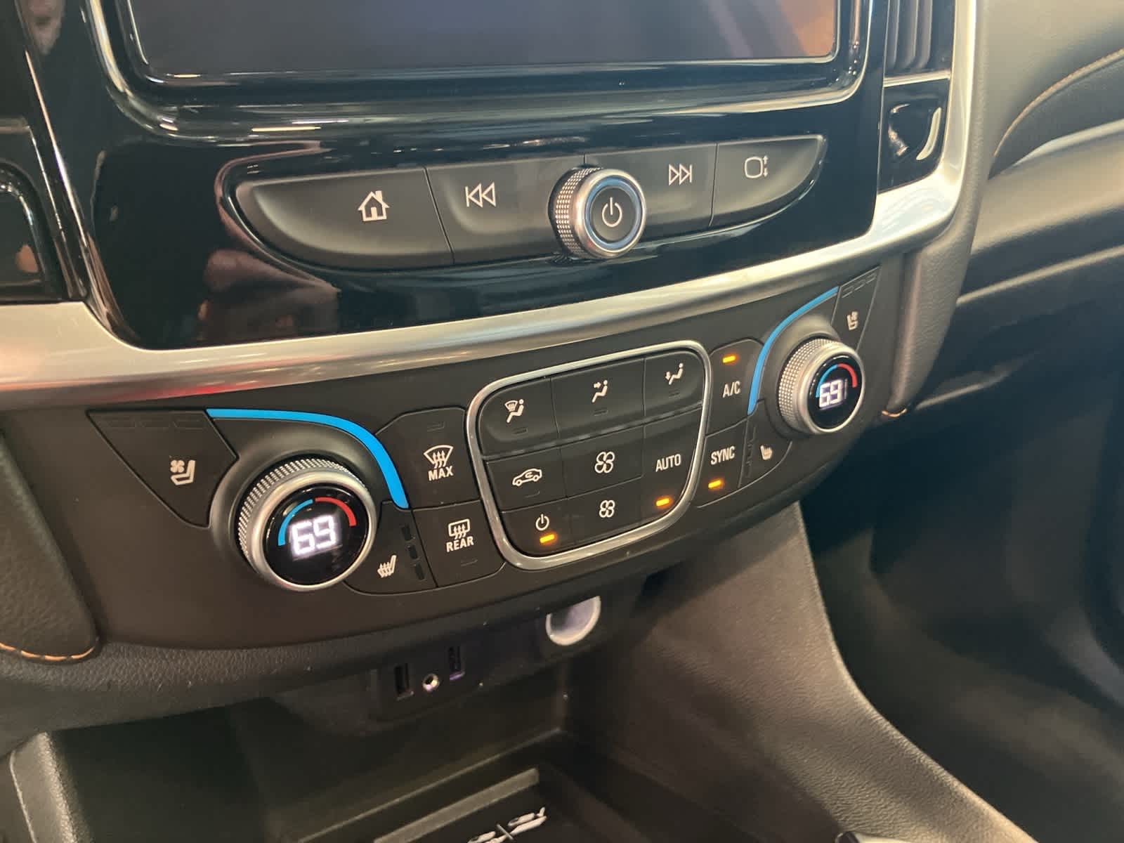 Thumbnail: 2018 Chevrolet Traverse - 23