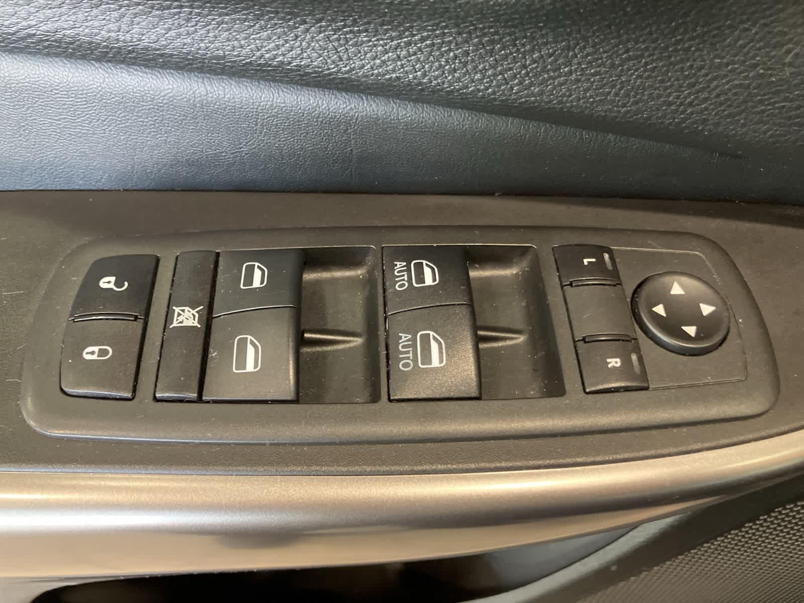 Thumbnail: 2020 Jeep Cherokee - 14