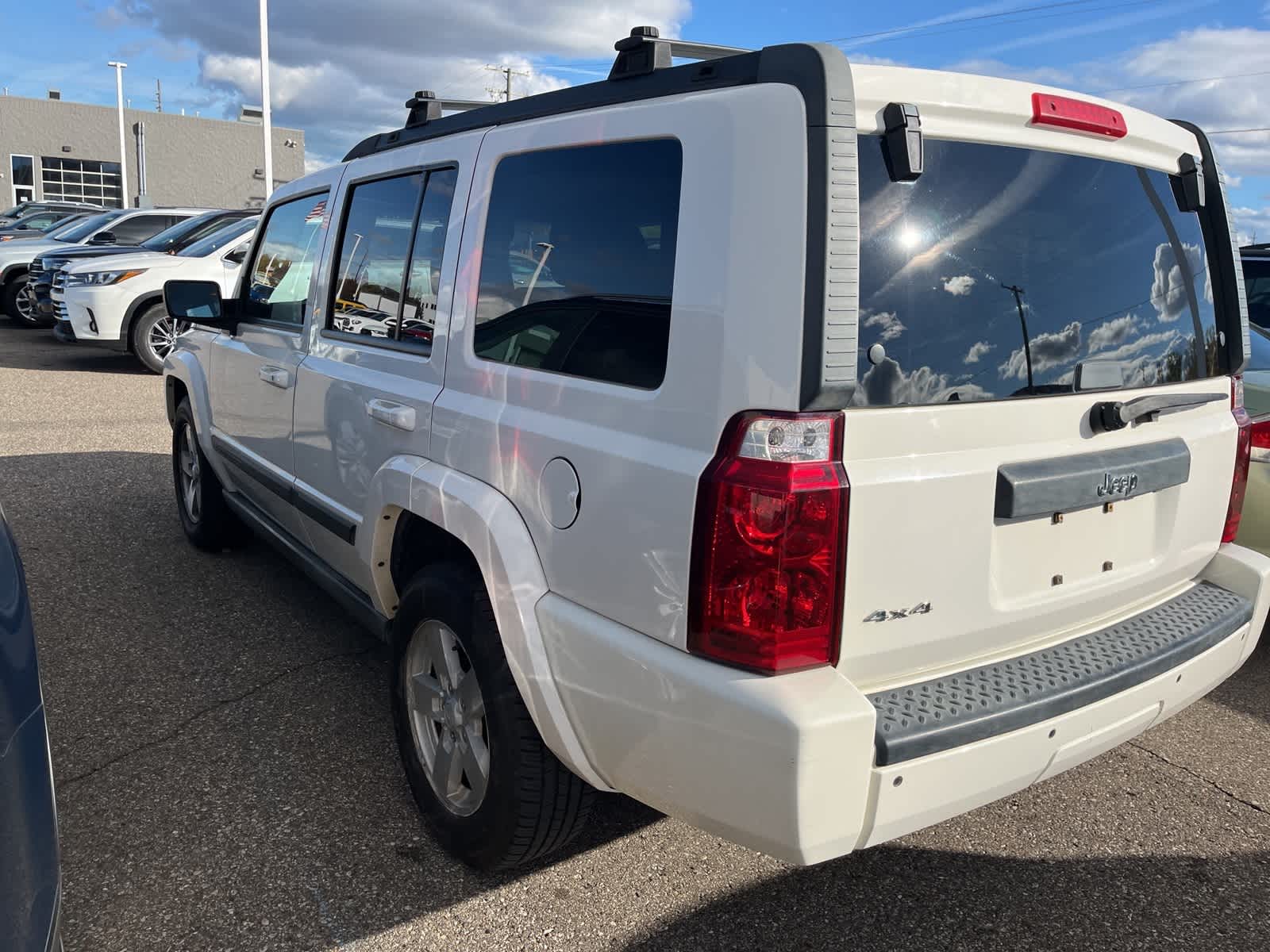 Thumbnail: 2008 Jeep Commander - 9
