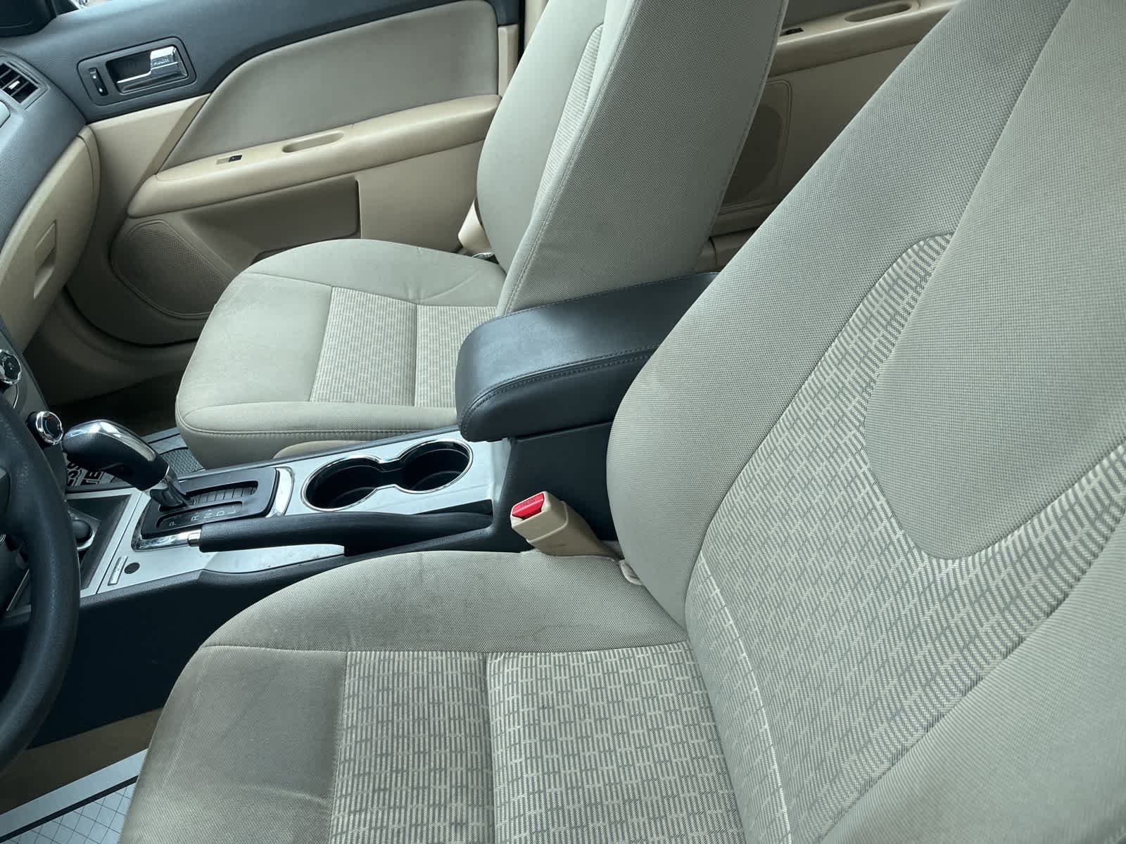 Thumbnail: 2011 Ford Fusion - 24