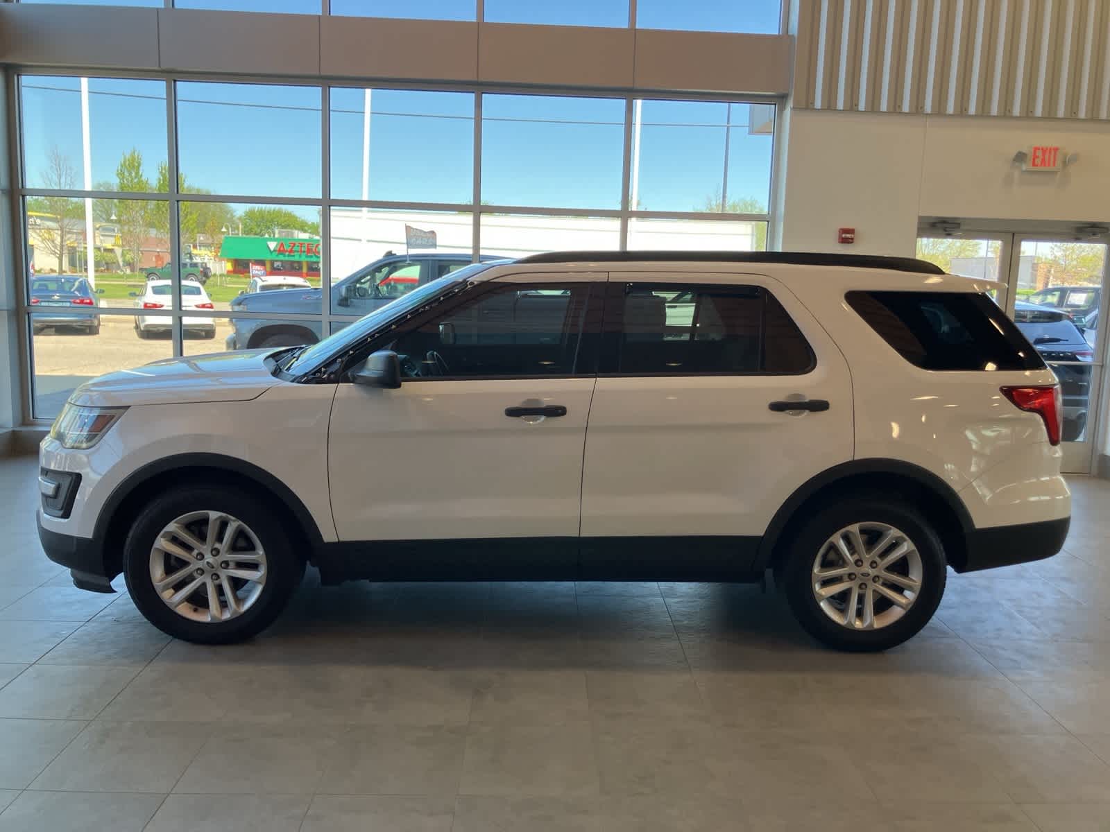 Thumbnail: 2016 Ford Explorer - 7