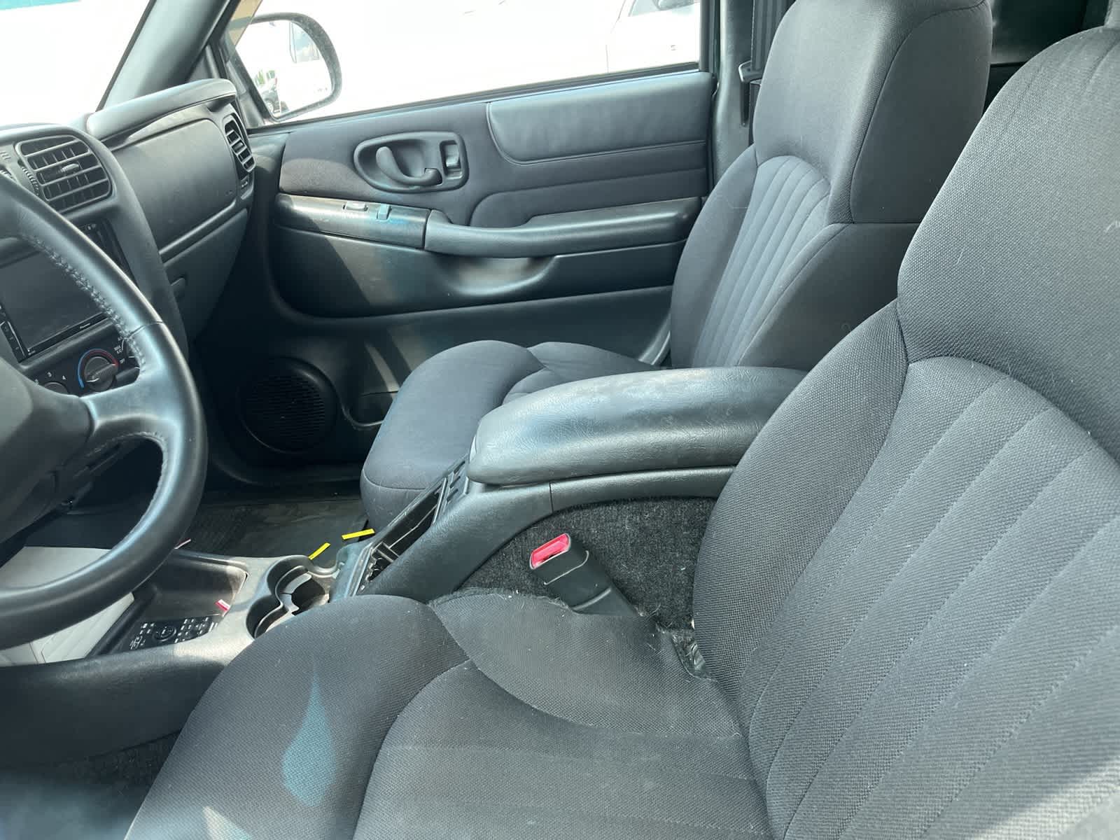 2003 Chevrolet S-10 LS 23