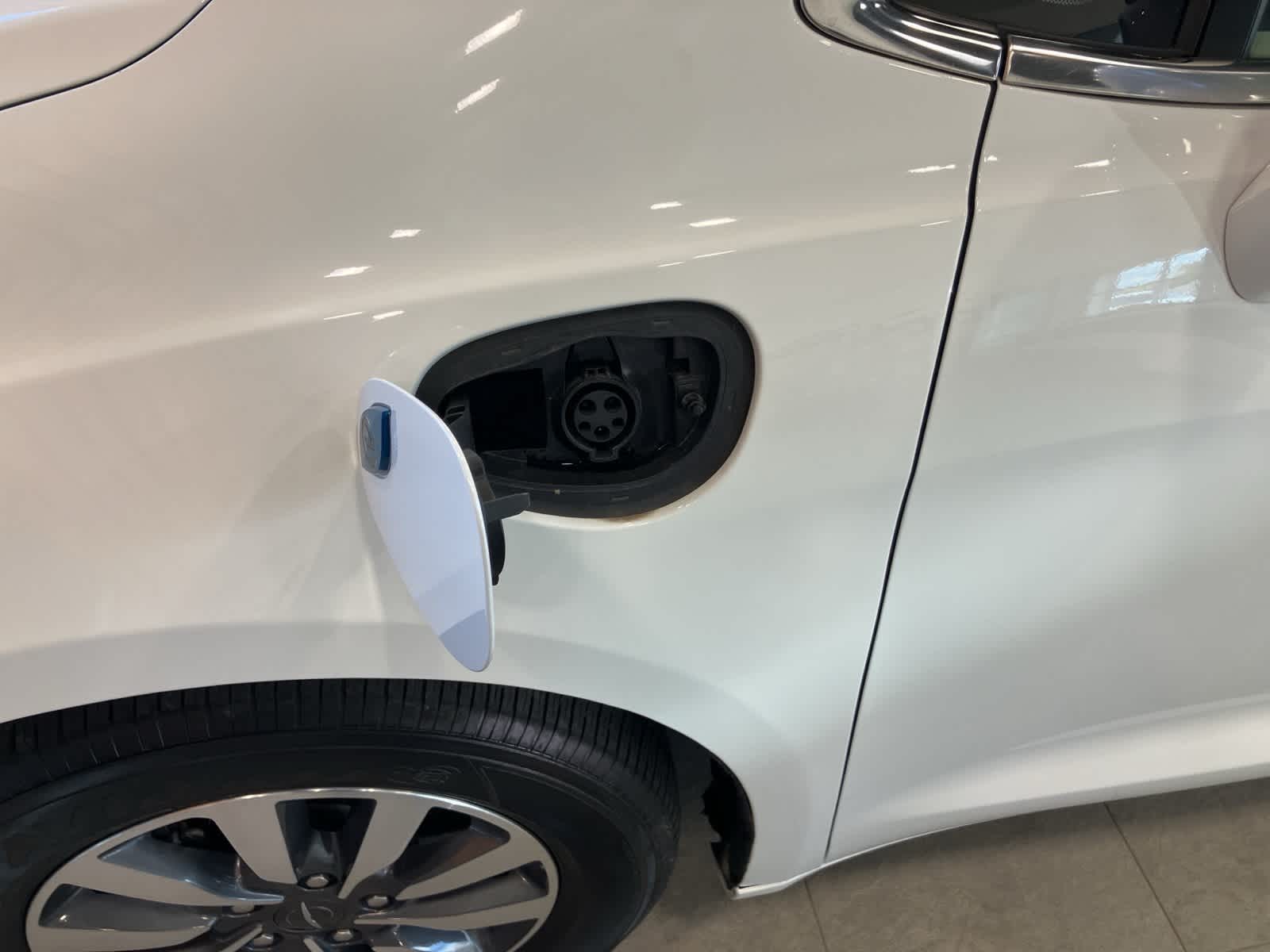 Thumbnail: 2022 Chrysler Pacifica - 10