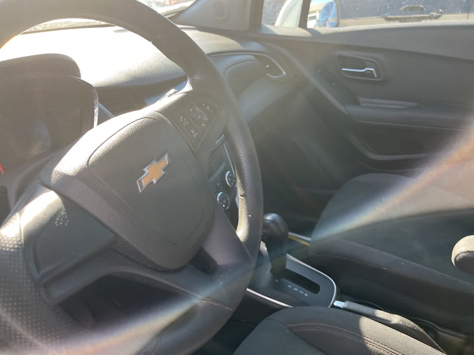 Thumbnail: 2017 Chevrolet Trax - 24