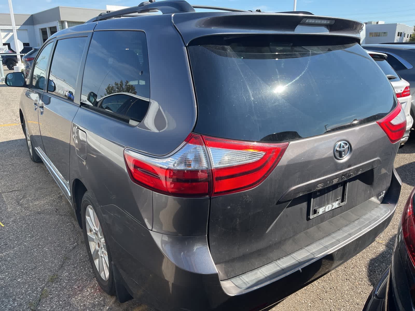 Thumbnail: 2015 Toyota Sienna - 9