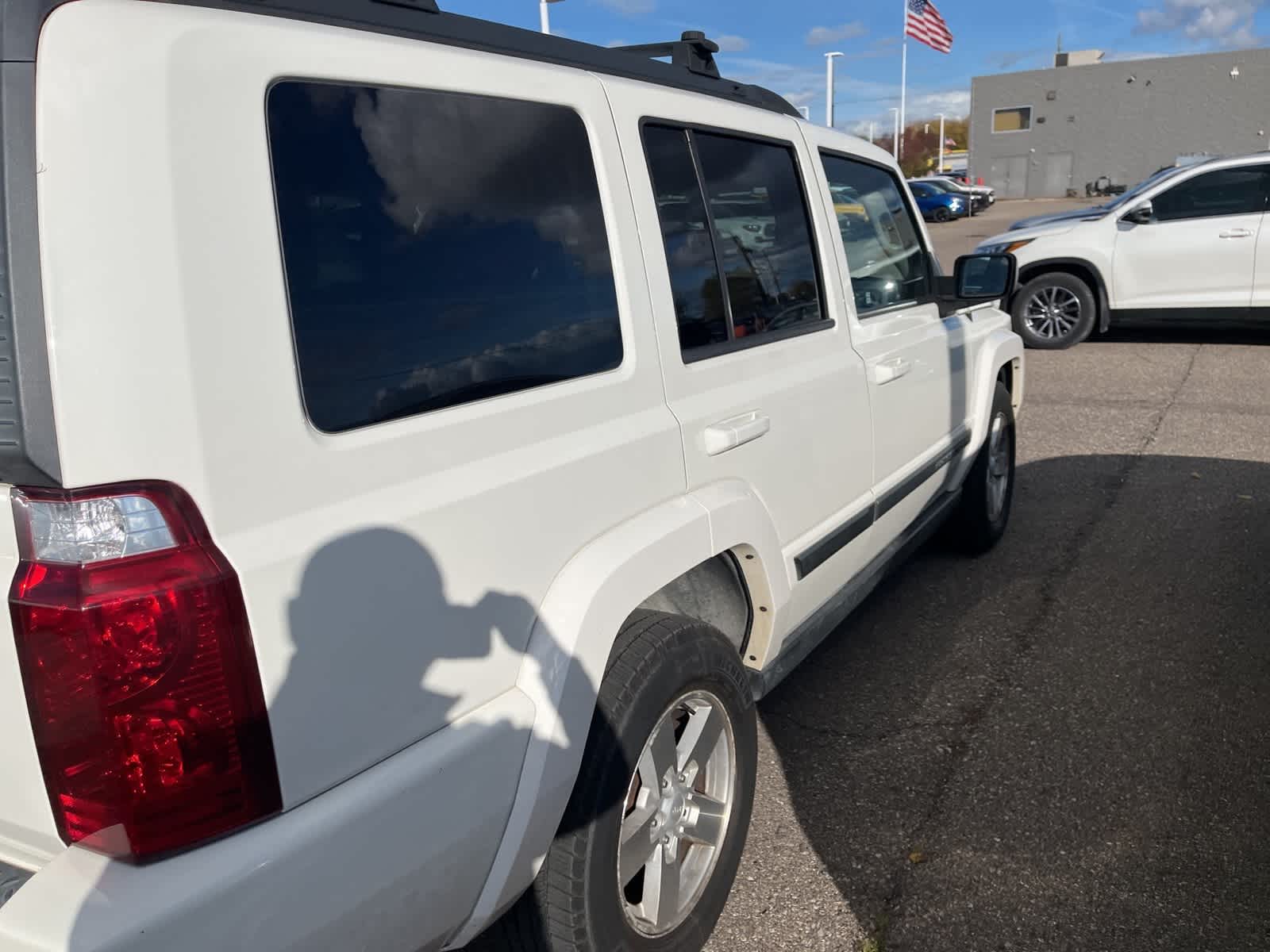 Thumbnail: 2008 Jeep Commander - 15