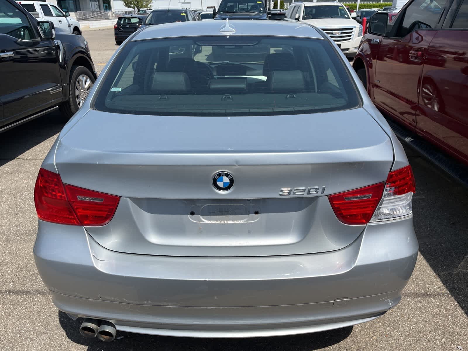 Thumbnail: 2011 BMW 3 Series - 3