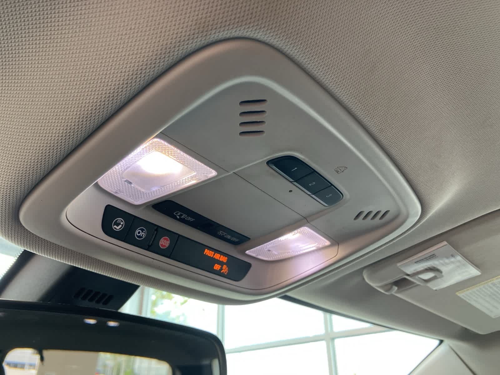 2020 Chevrolet Traverse LT 16