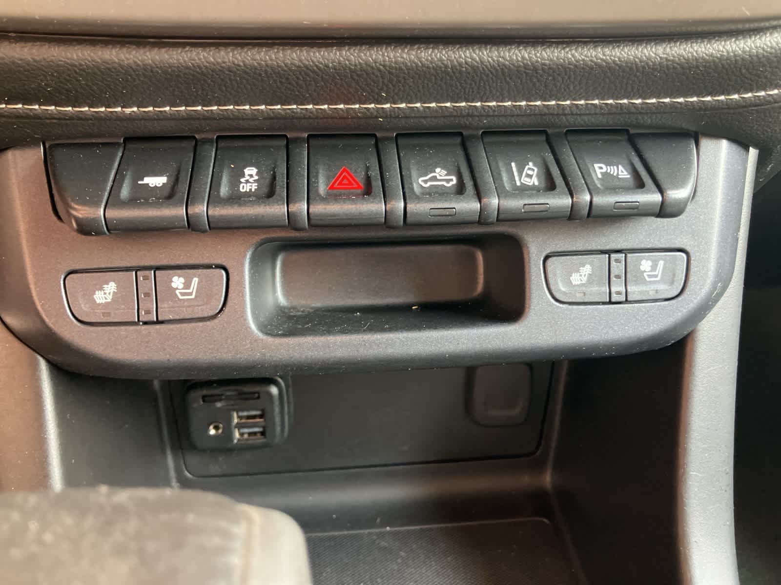Thumbnail: 2019 GMC Canyon - 16