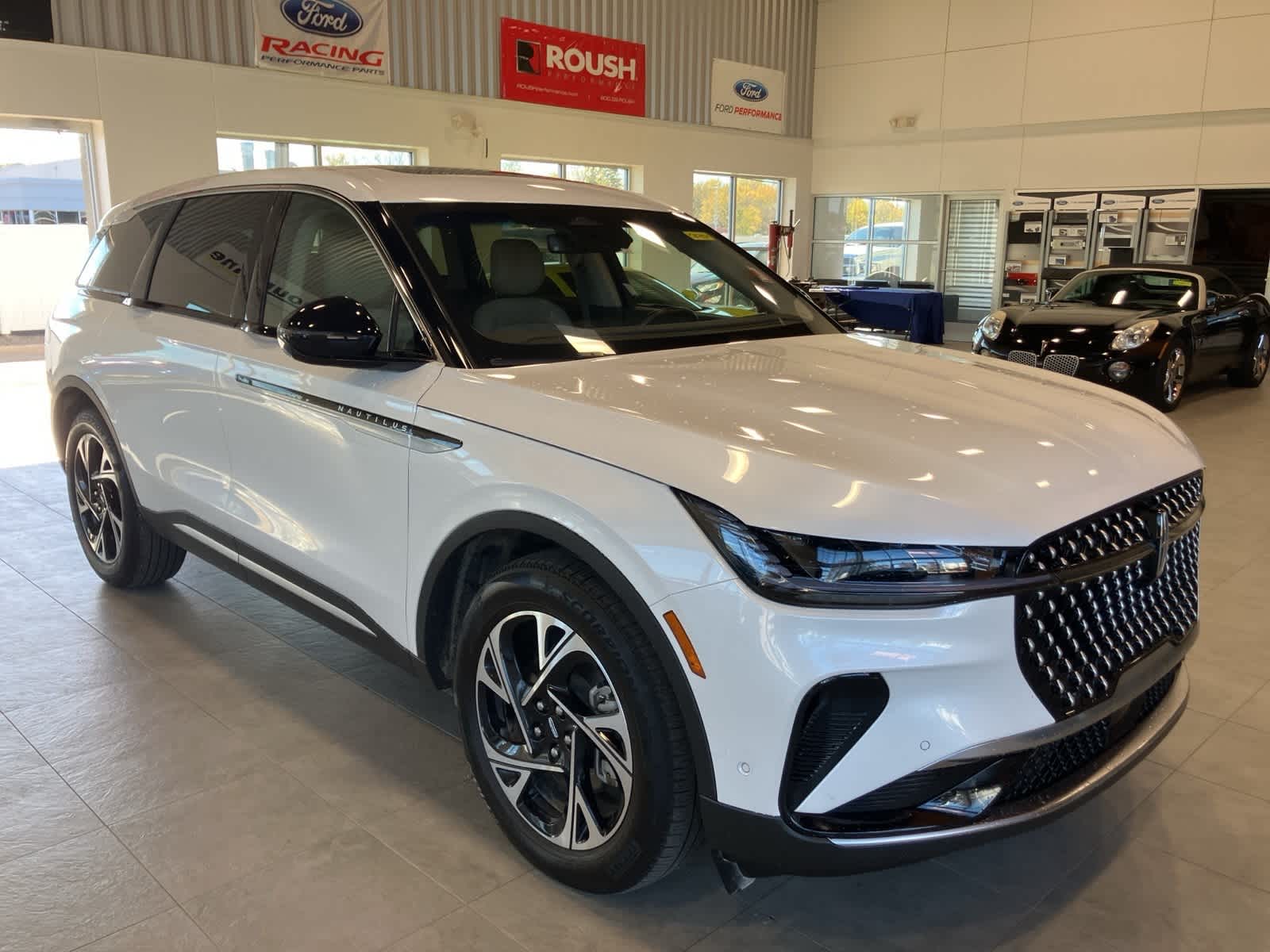 Thumbnail: 2024 Lincoln Nautilus - 3