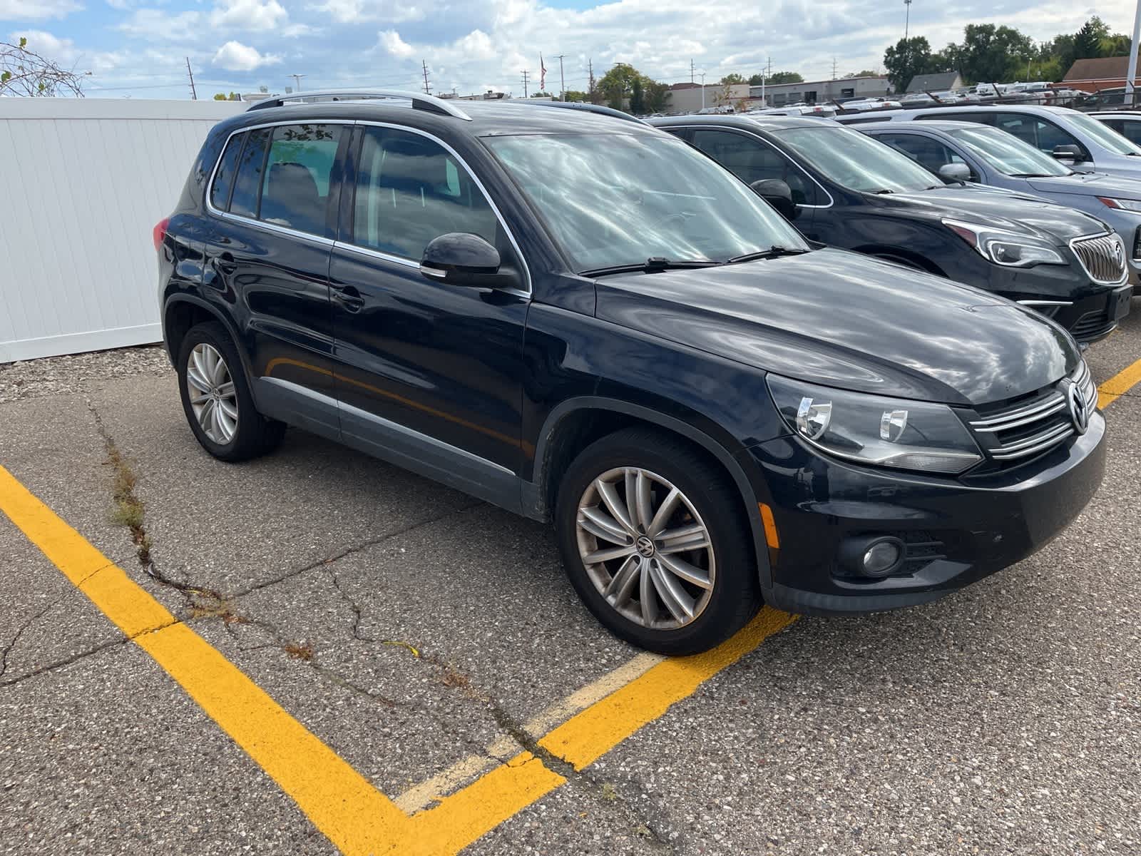 Thumbnail: 2013 Volkswagen Tiguan - 16