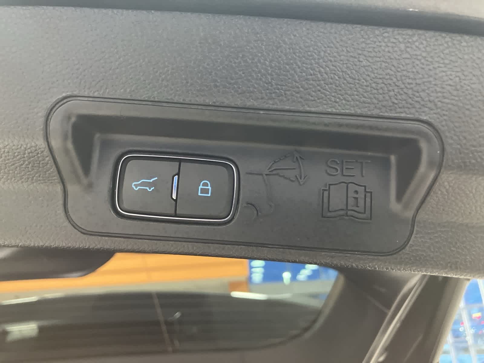 Thumbnail: 2020 Ford Explorer - 29