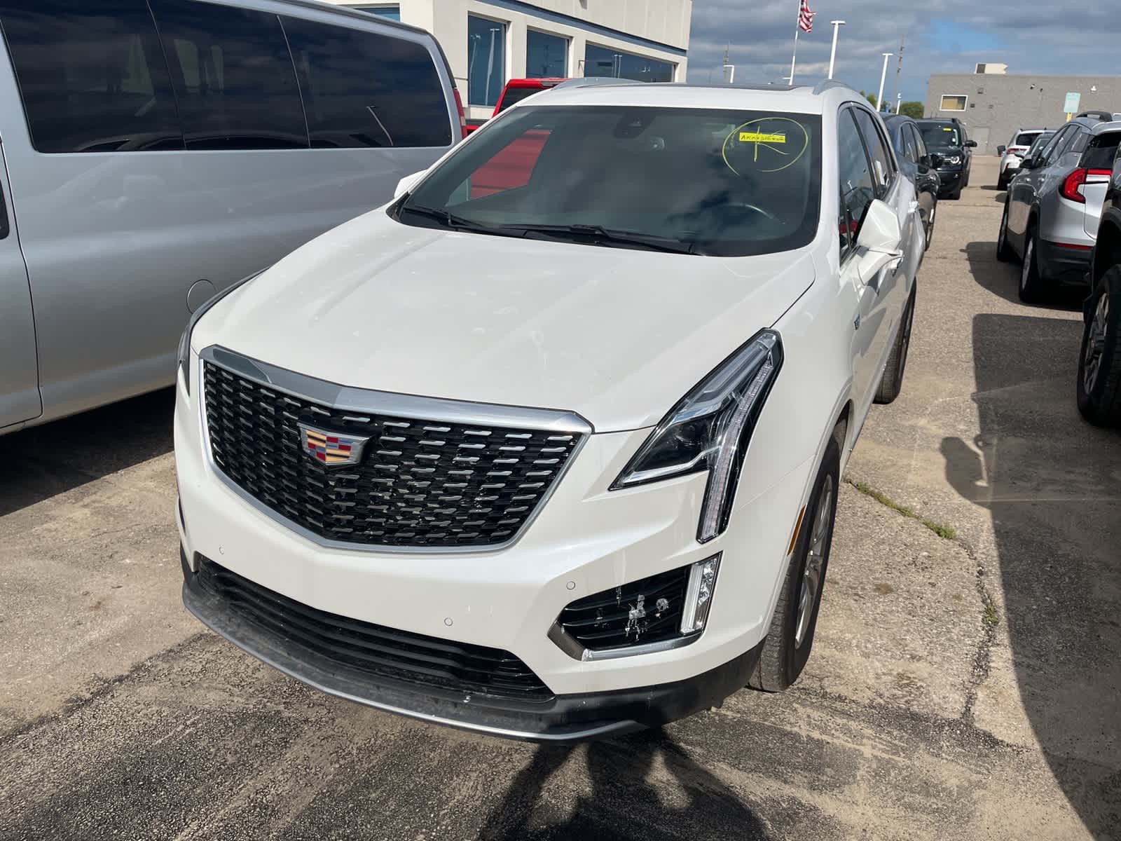 Thumbnail: 2021 Cadillac XT5 - 3