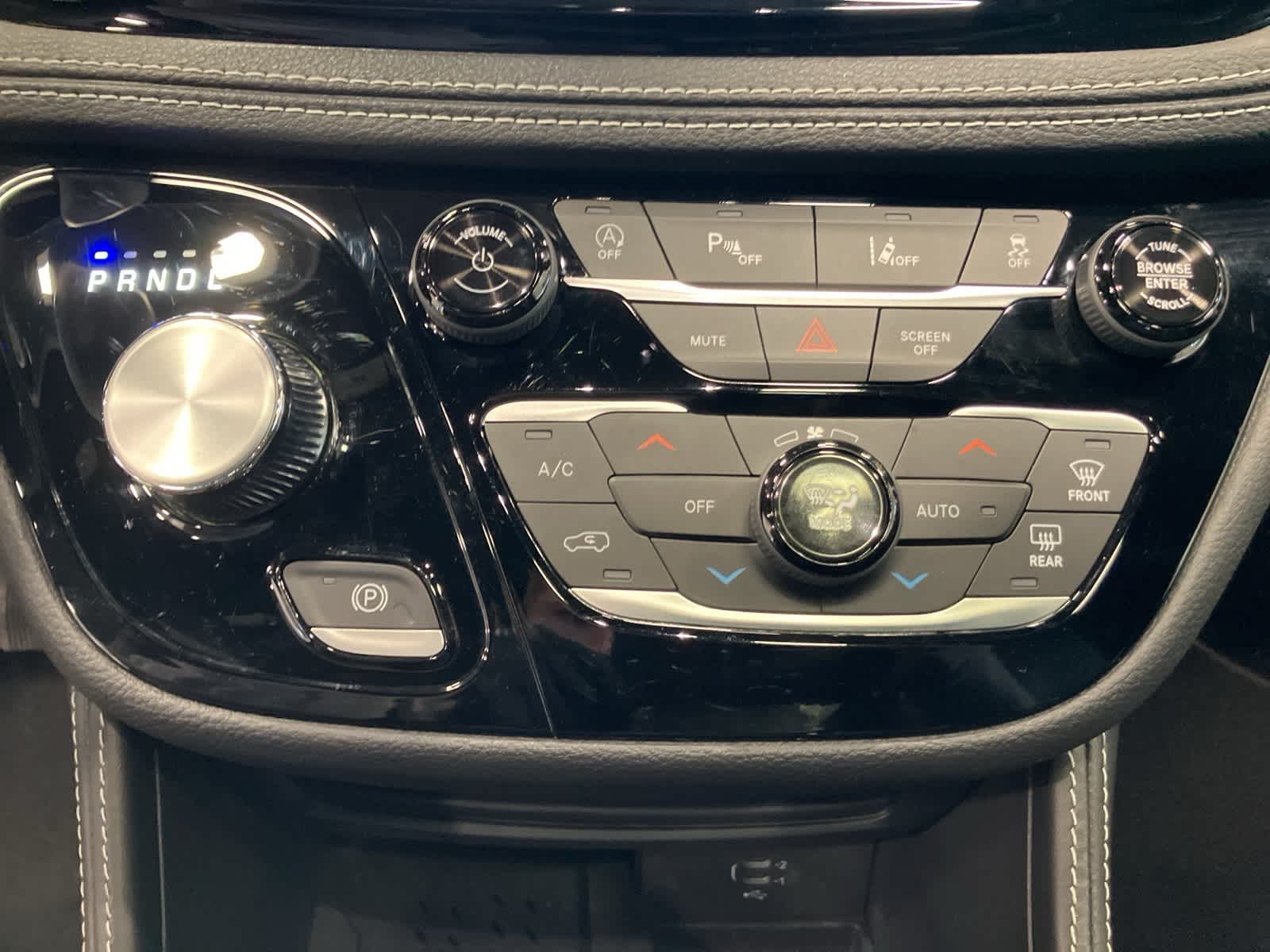 Thumbnail: 2026 Chrysler Pacifica - 20