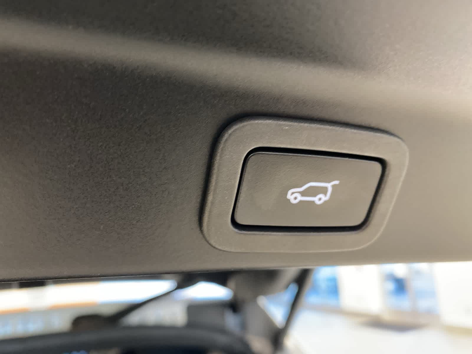 Thumbnail: 2017 Jaguar F-Pace - 28