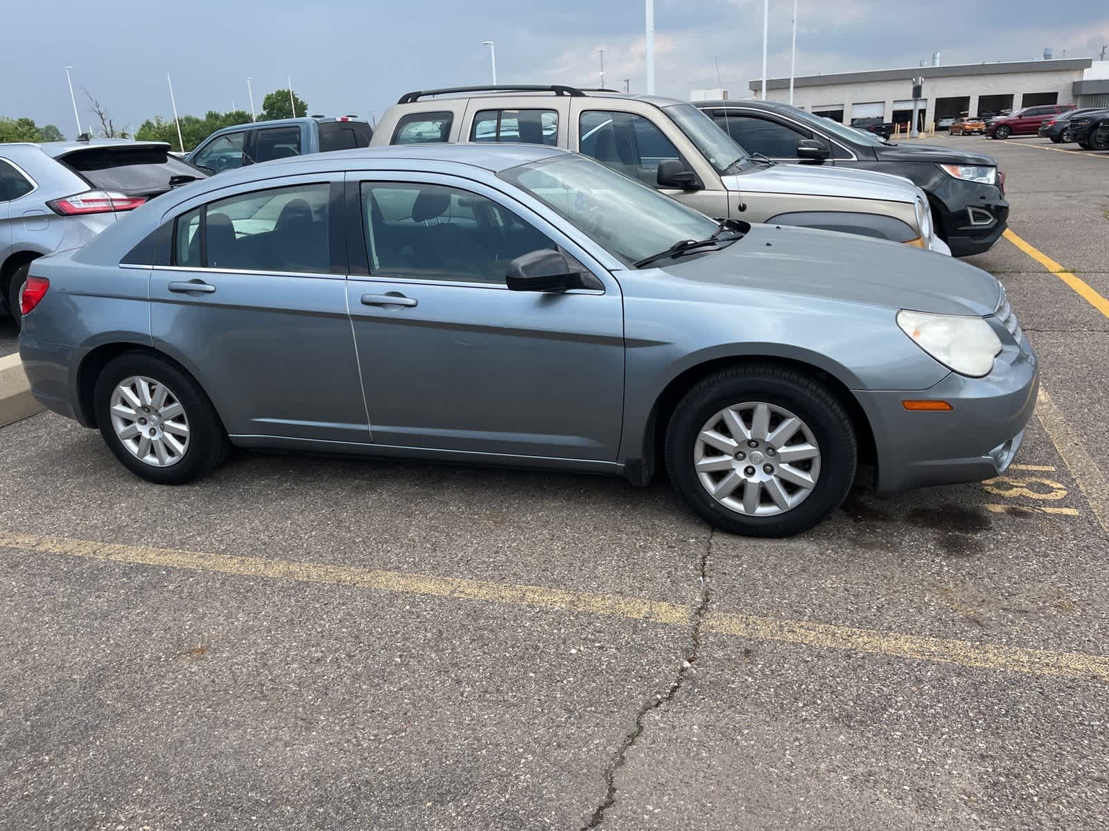 Thumbnail: 2009 Chrysler Sebring - 16