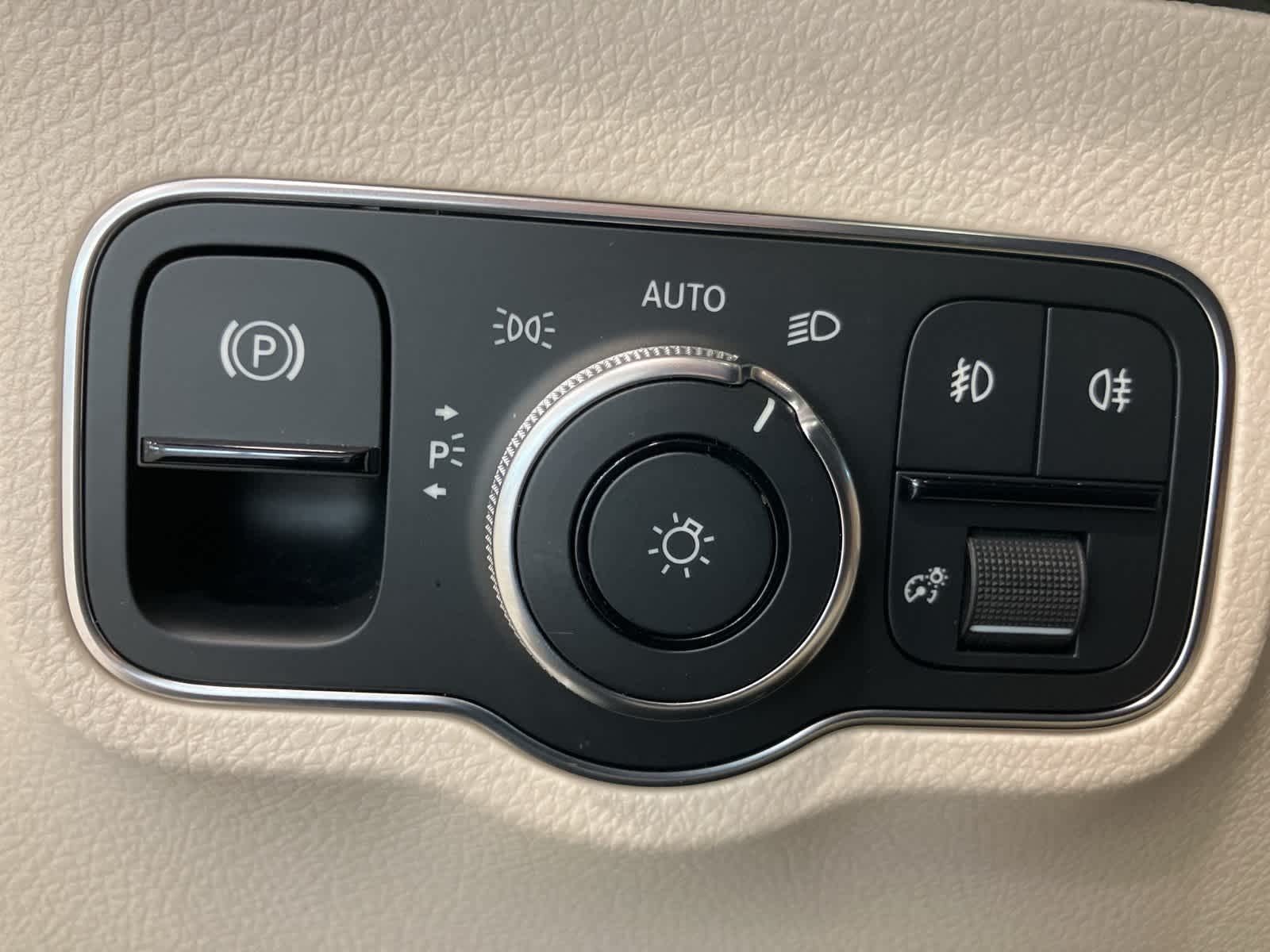 Thumbnail: 2021 Mercedes-Benz GLB - 15