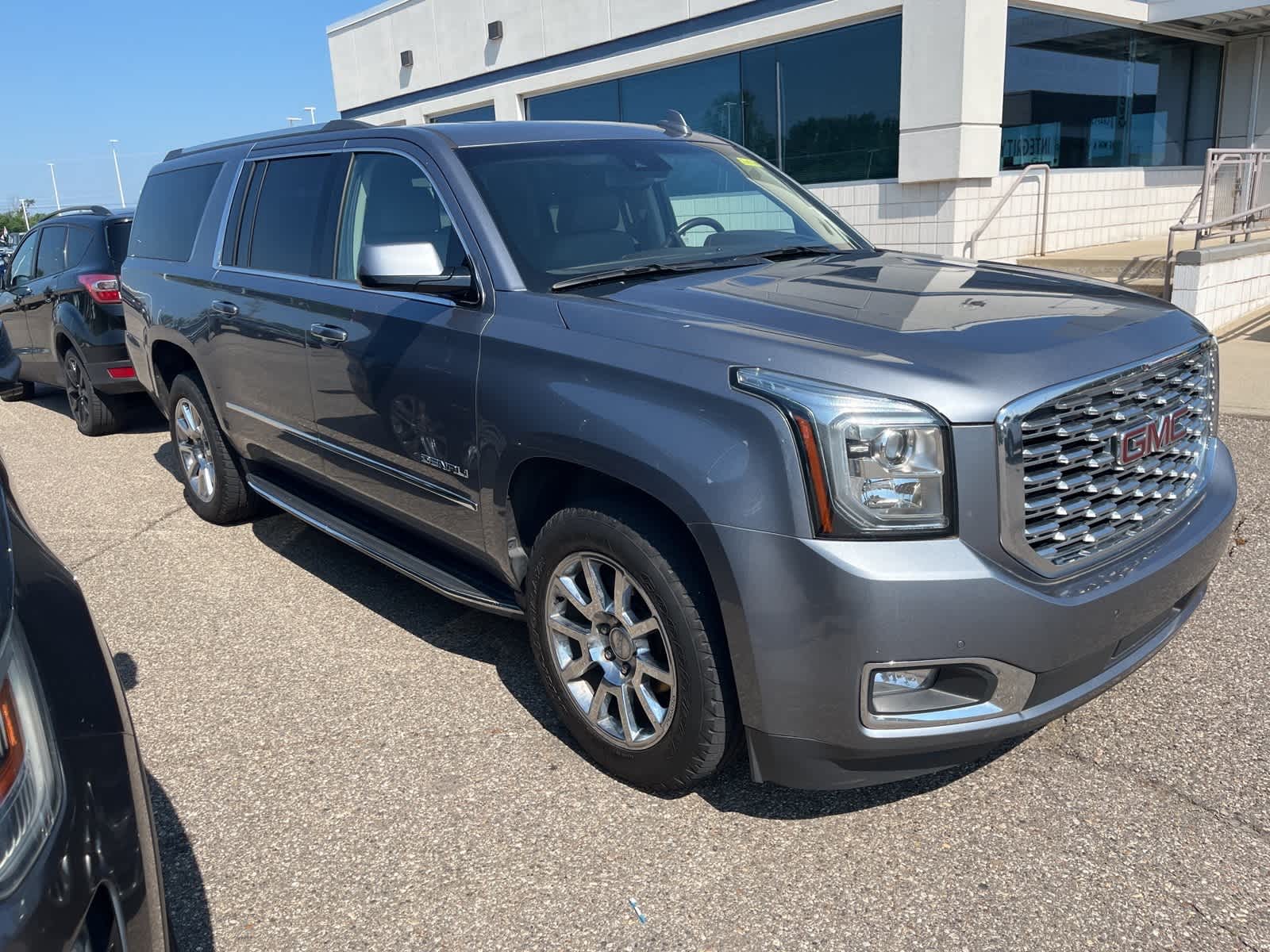 Thumbnail: 2018 GMC Yukon XL - 16
