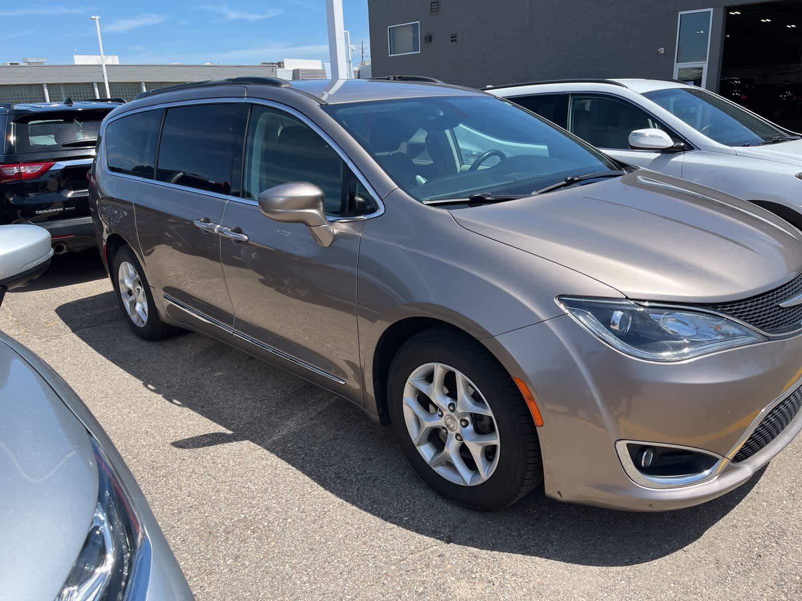 Thumbnail: 2017 Chrysler Pacifica - 16