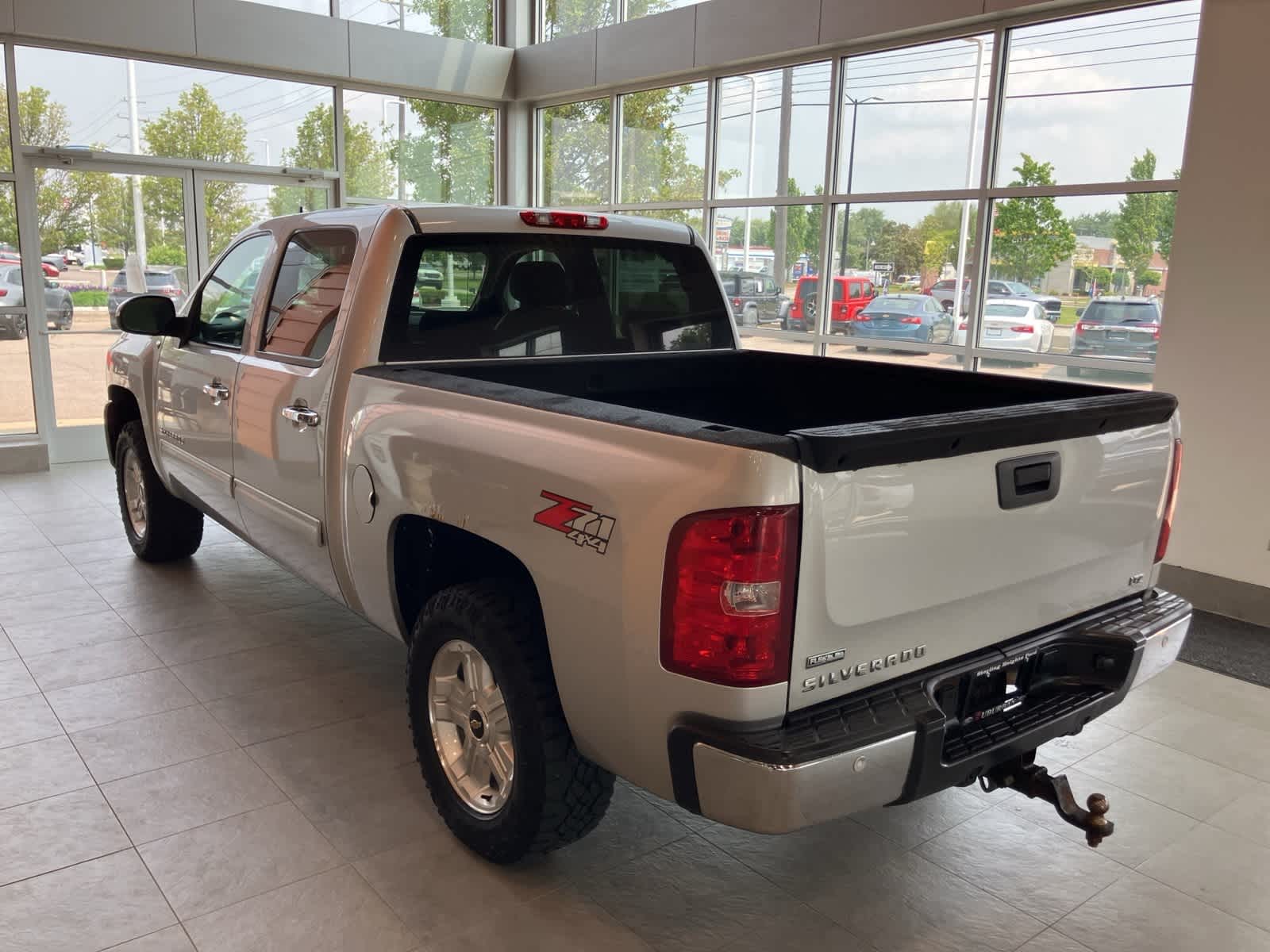 Thumbnail: 2010 Chevrolet Silverado 1500 - 6