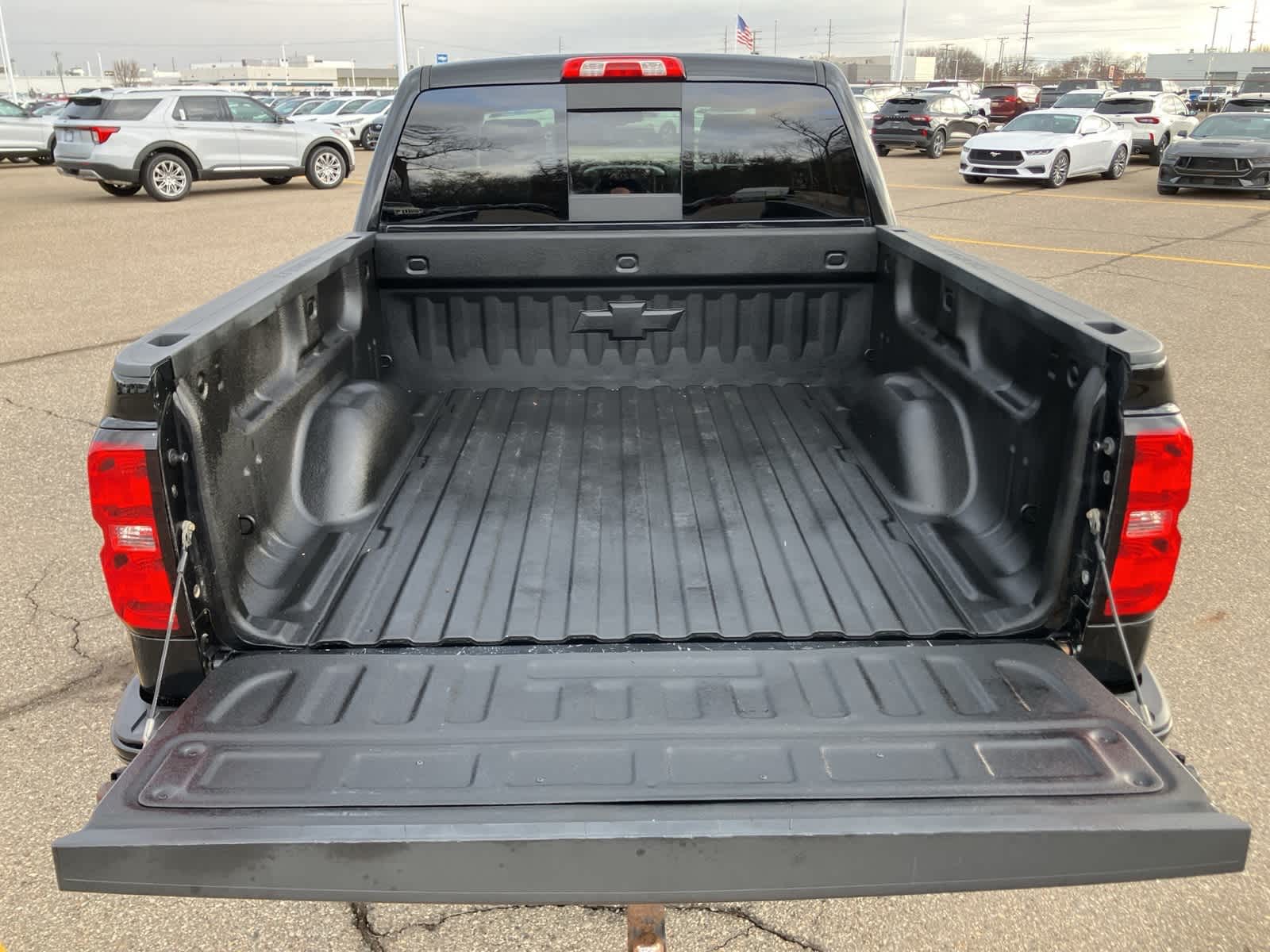 Thumbnail: 2015 Chevrolet Silverado 1500 - 24