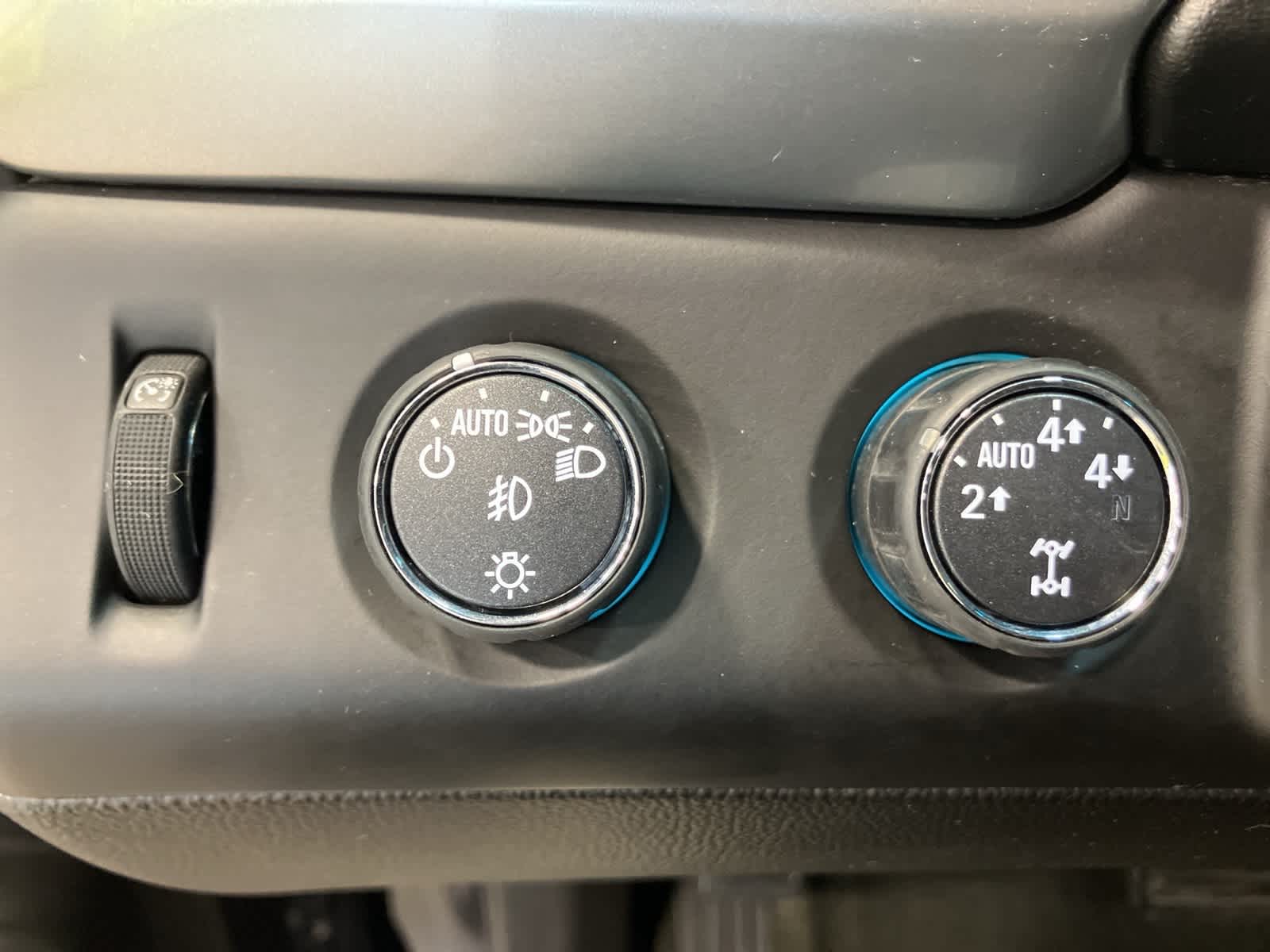 Thumbnail: 2015 Chevrolet Tahoe - 17