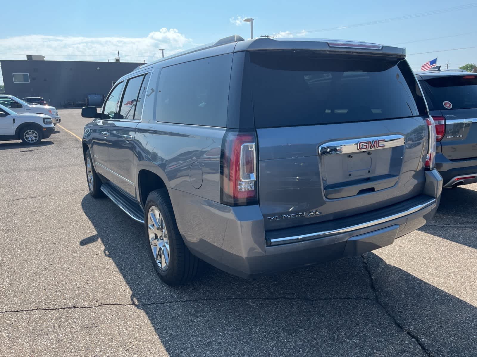 Thumbnail: 2018 GMC Yukon XL - 9