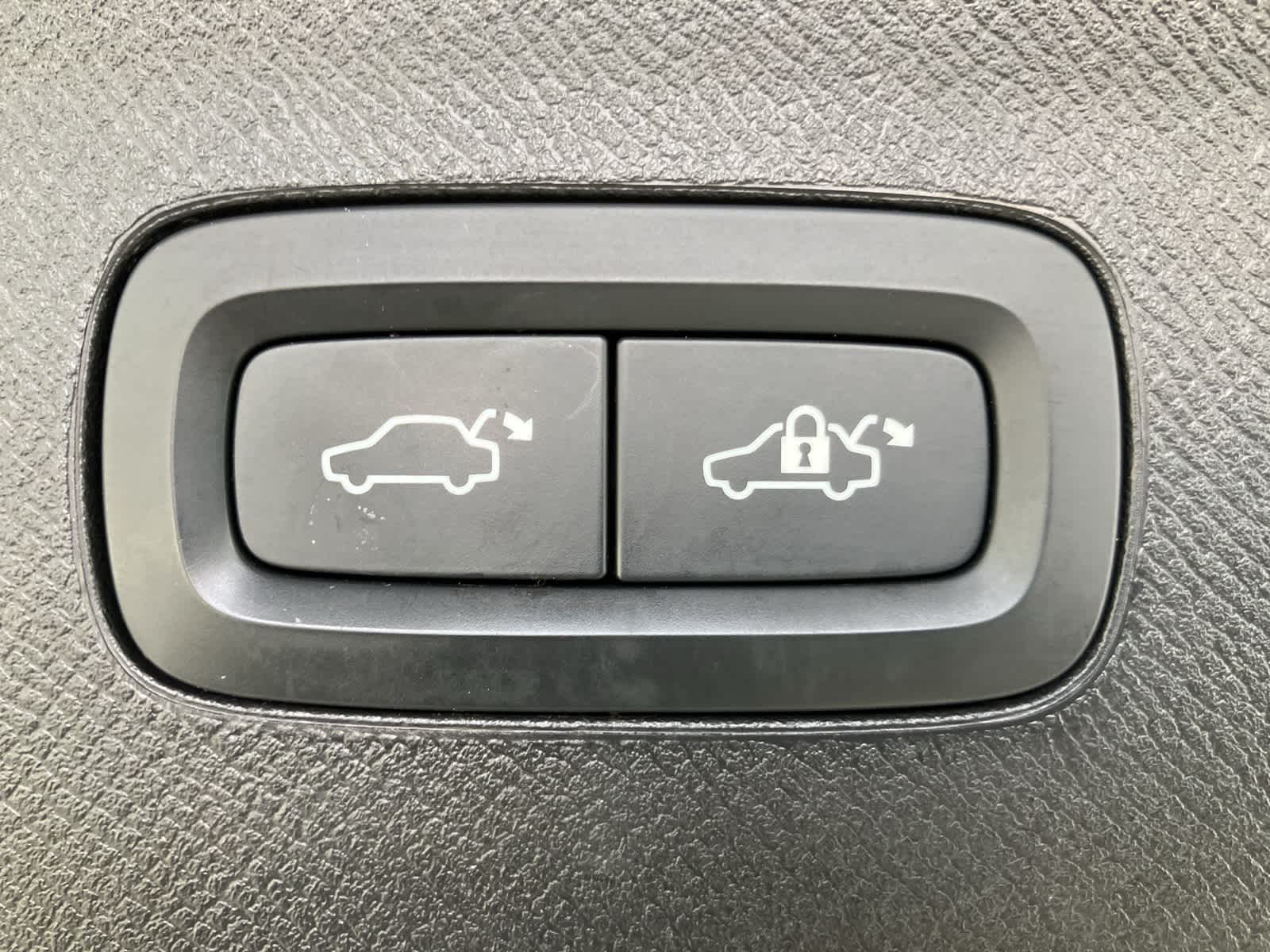 Thumbnail: 2022 Volvo XC90 - 27