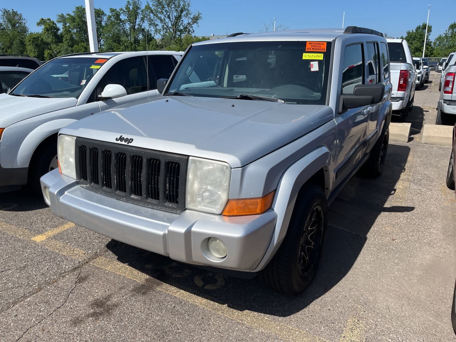 Thumbnail: 2007 Jeep Commander - 3