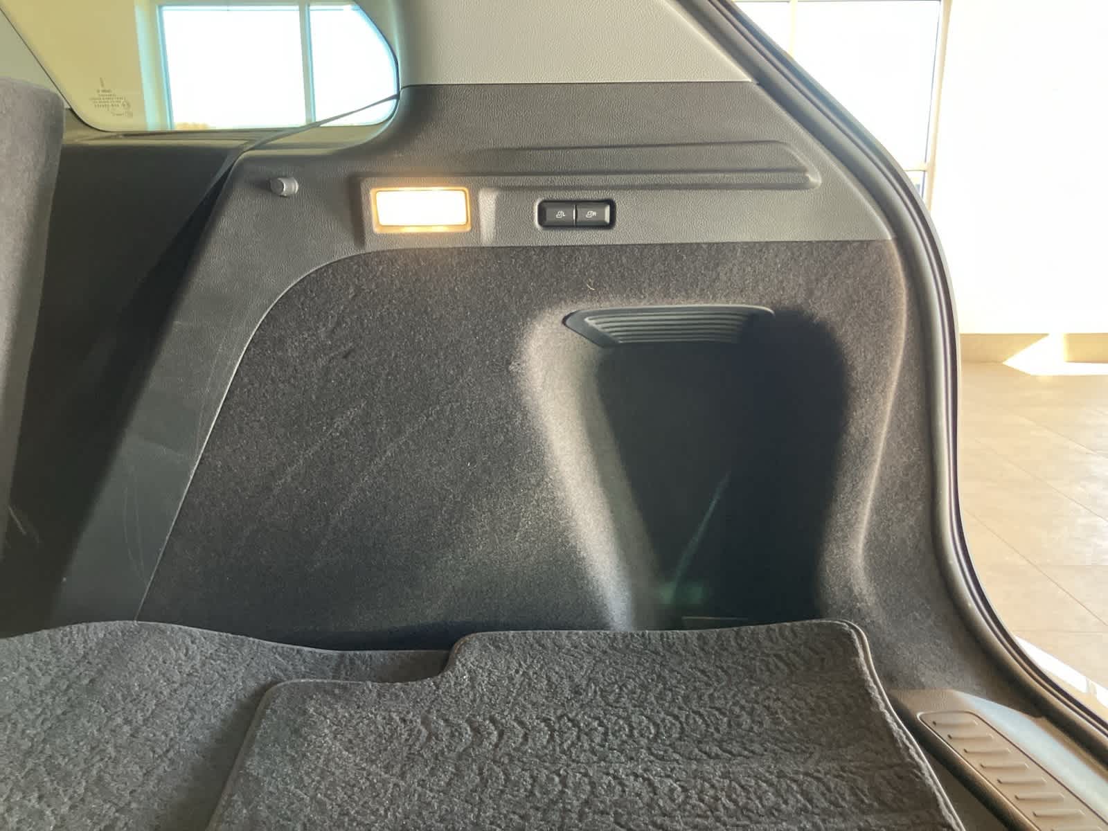 Thumbnail: 2022 Lincoln Corsair - 33