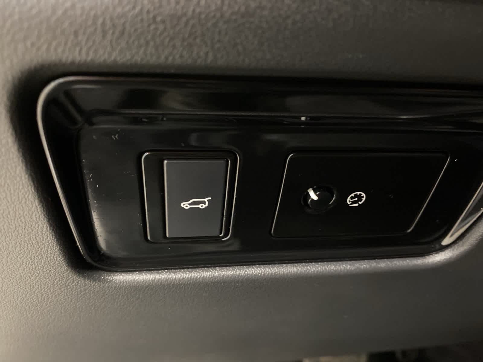 Thumbnail: 2017 Jaguar F-Pace - 18