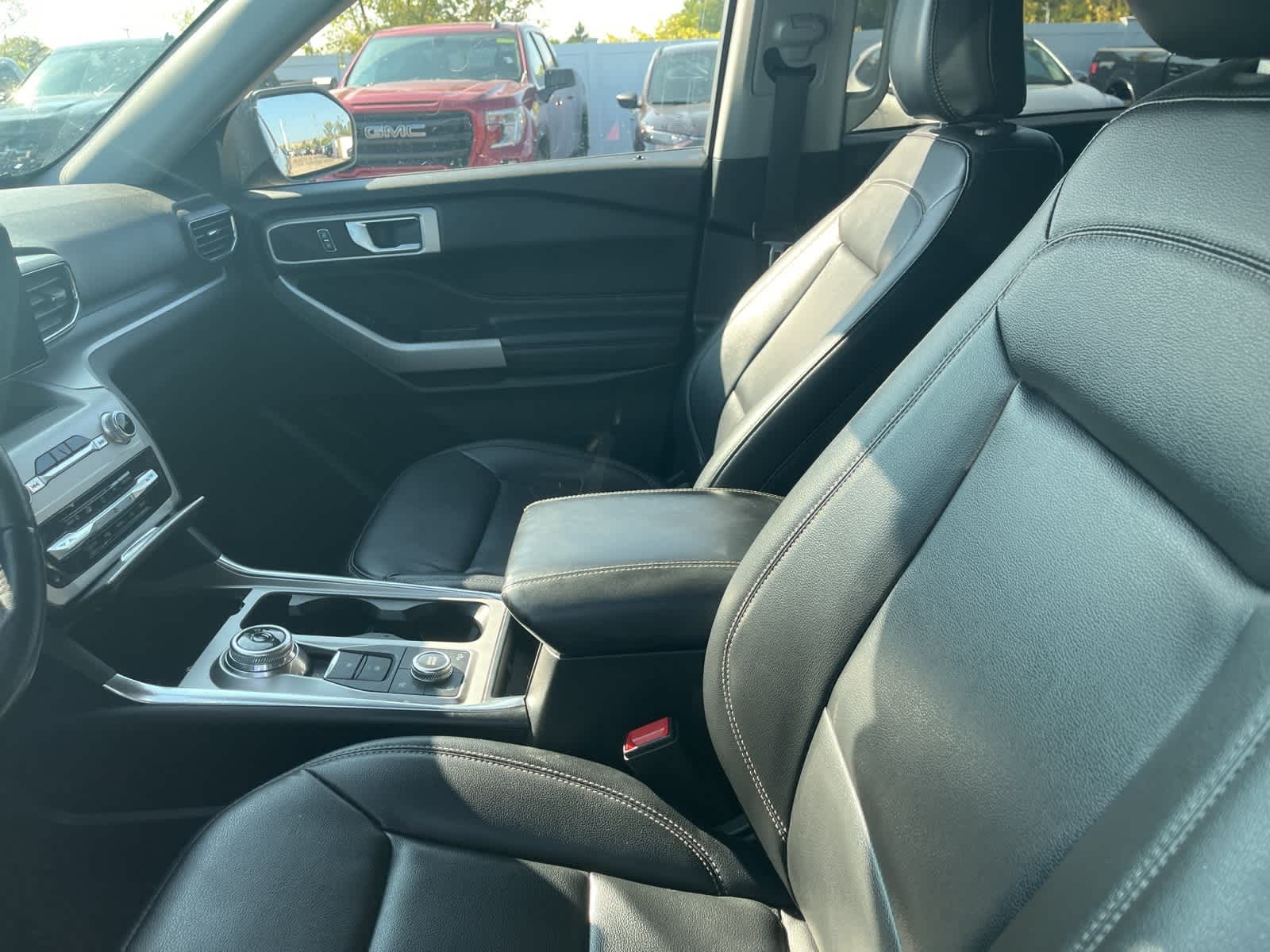Thumbnail: 2021 Ford Explorer - 25